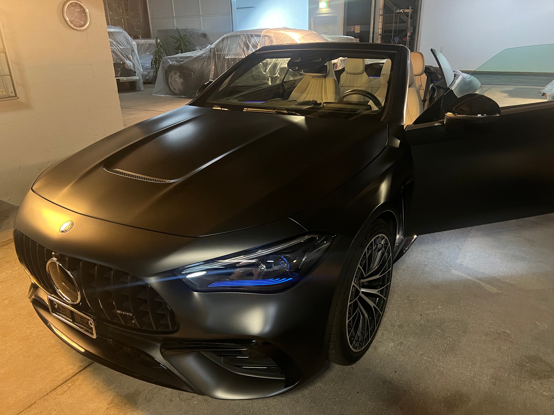MERCEDES-BENZ CLE AMG 53 Cabrio 4Matic+ 9G-Tronic-image-4