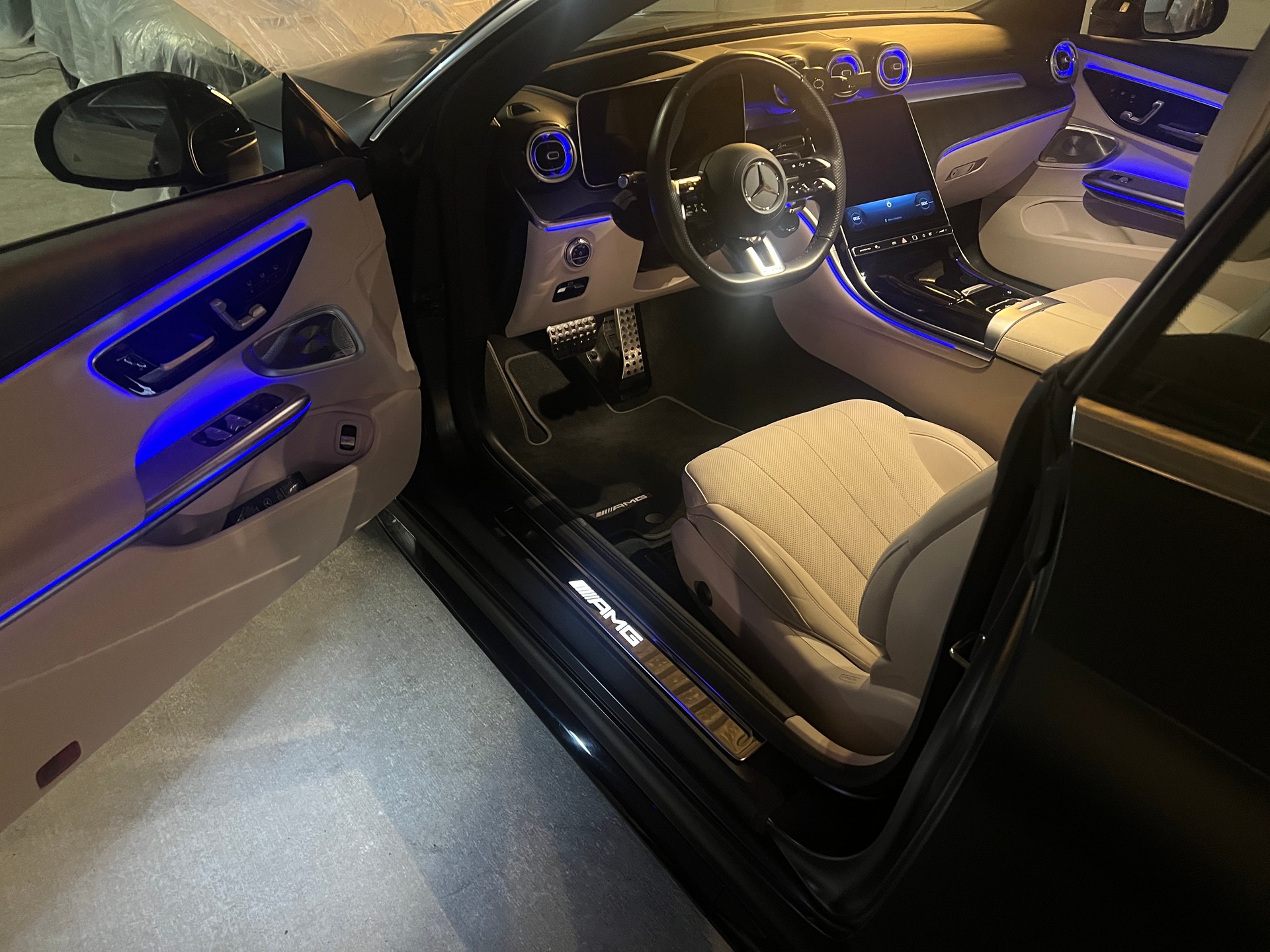 MERCEDES-BENZ CLE AMG 53 Cabrio 4Matic+ 9G-Tronic-image-2