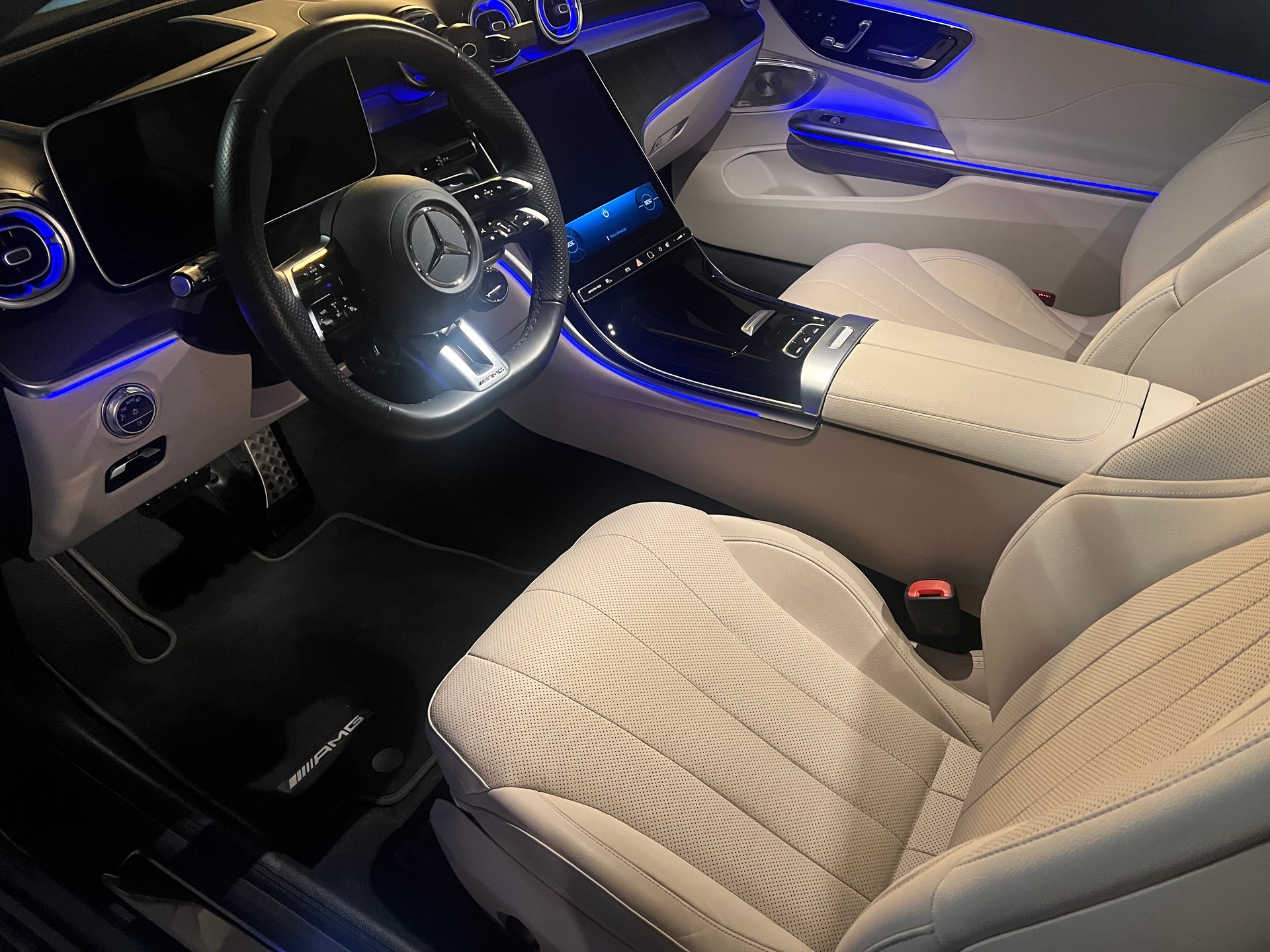 MERCEDES-BENZ CLE AMG 53 Cabrio 4Matic+ 9G-Tronic-image-3