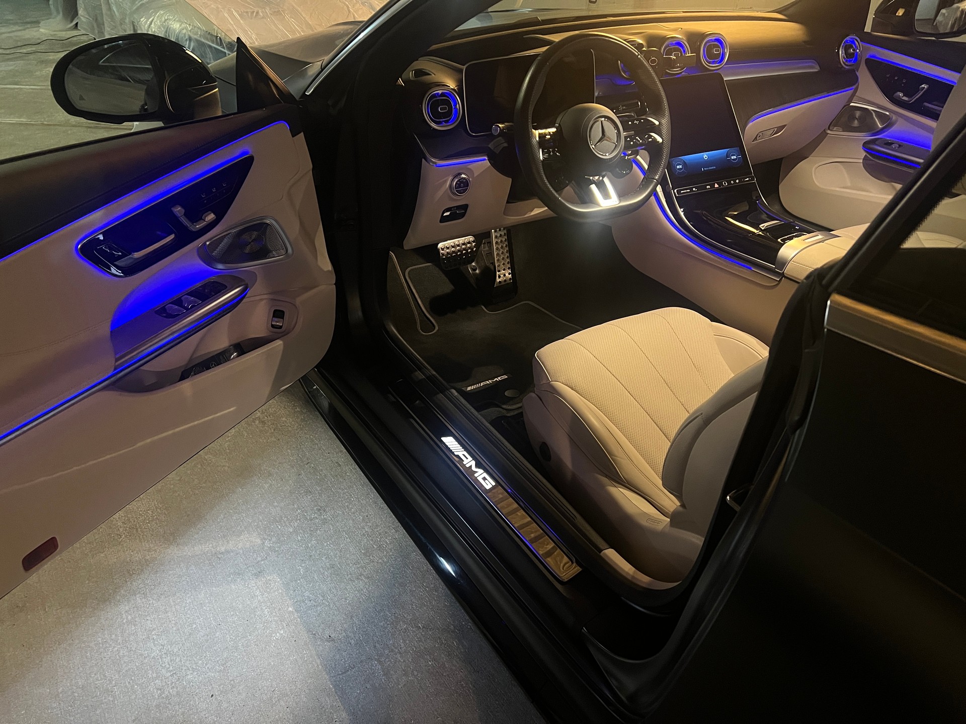 MERCEDES-BENZ CLE AMG 53 Cabrio 4Matic+ 9G-Tronic-image-11