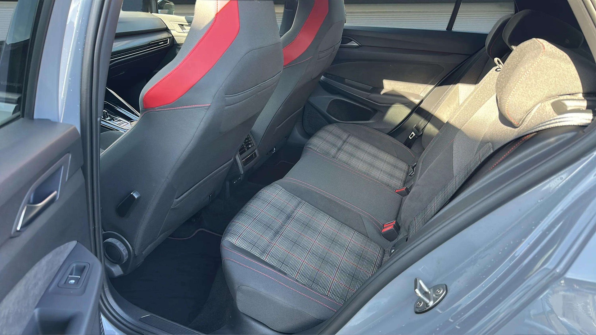 VW Golf 2.0 TSI GTI DSG mit Rückfahrkamera & Black Style Paket-image-12