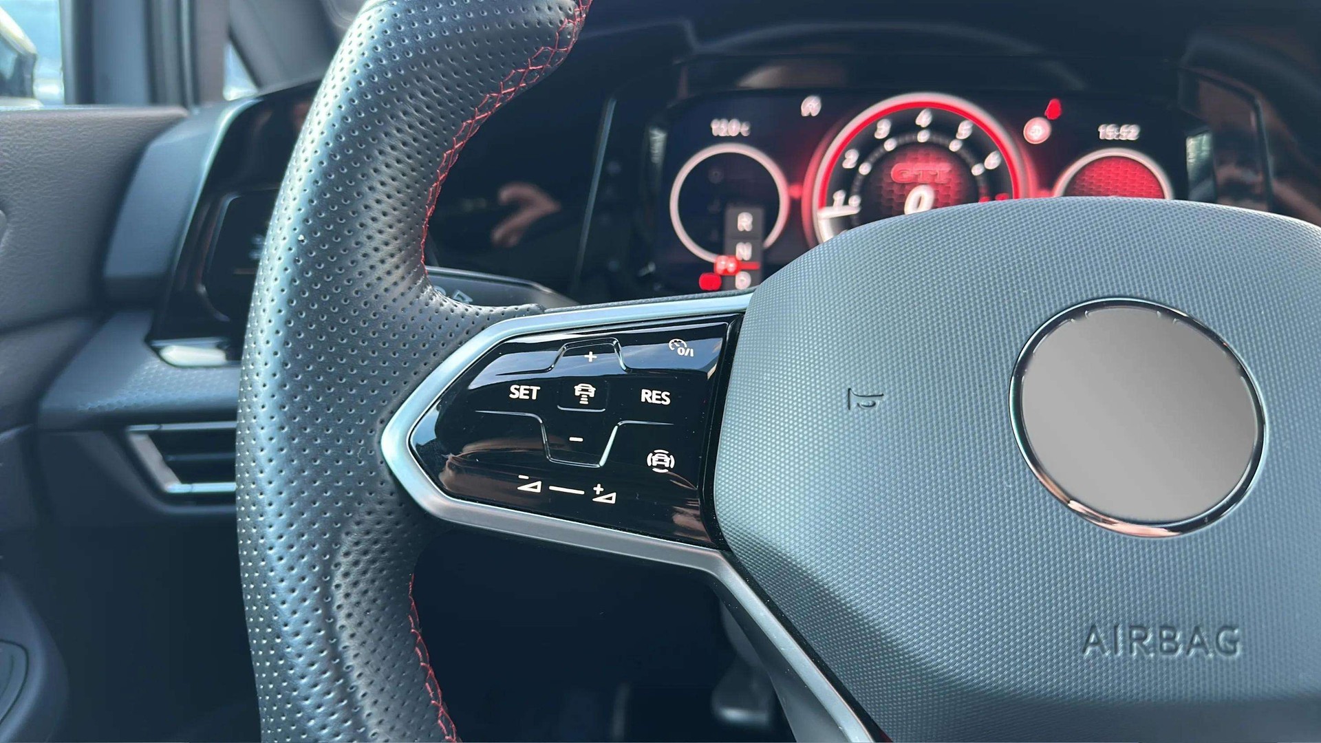 VW Golf 2.0 TSI GTI DSG mit Rückfahrkamera & Black Style Paket-image-20
