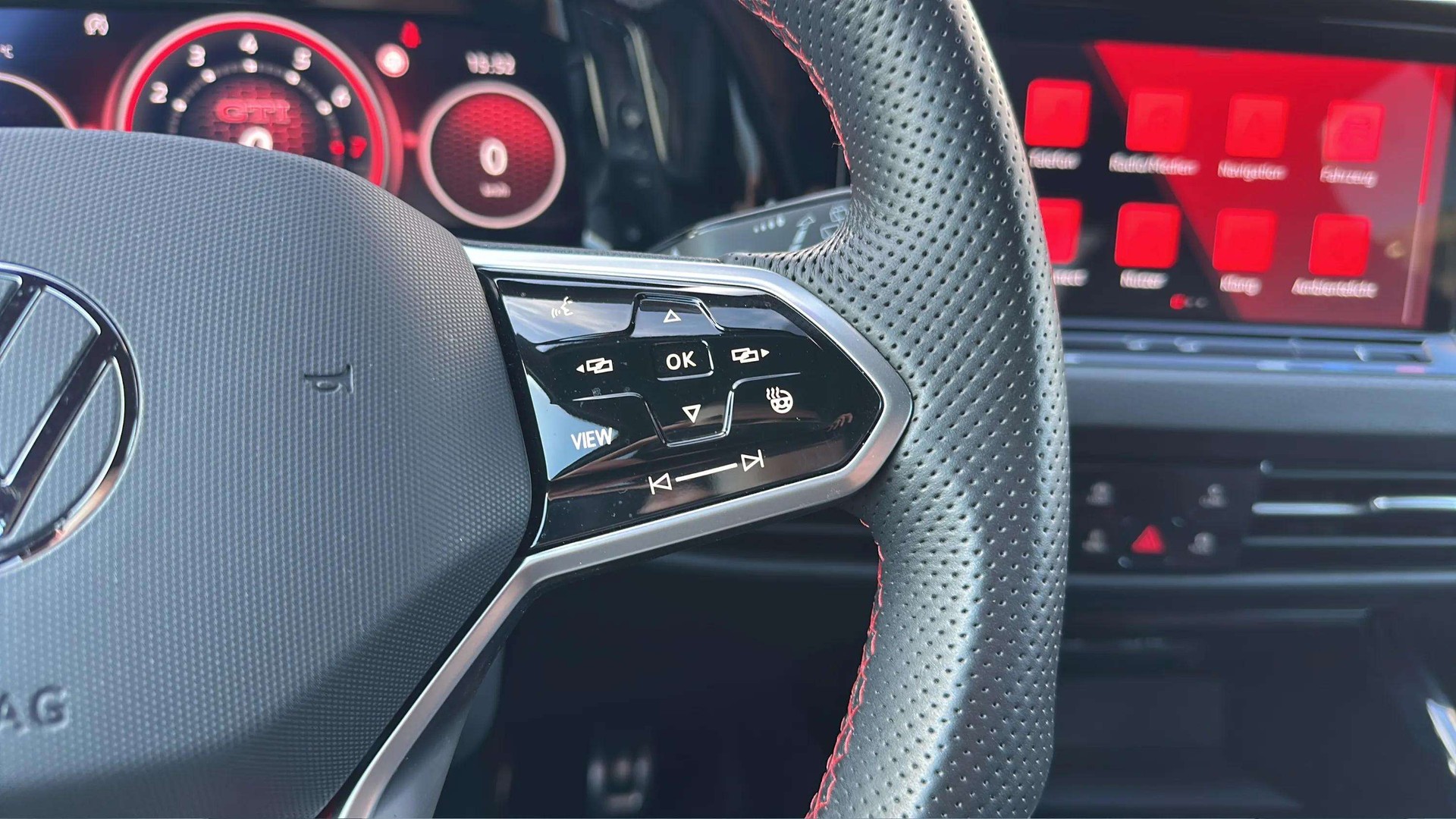 VW Golf 2.0 TSI GTI DSG mit Rückfahrkamera & Black Style Paket-image-22