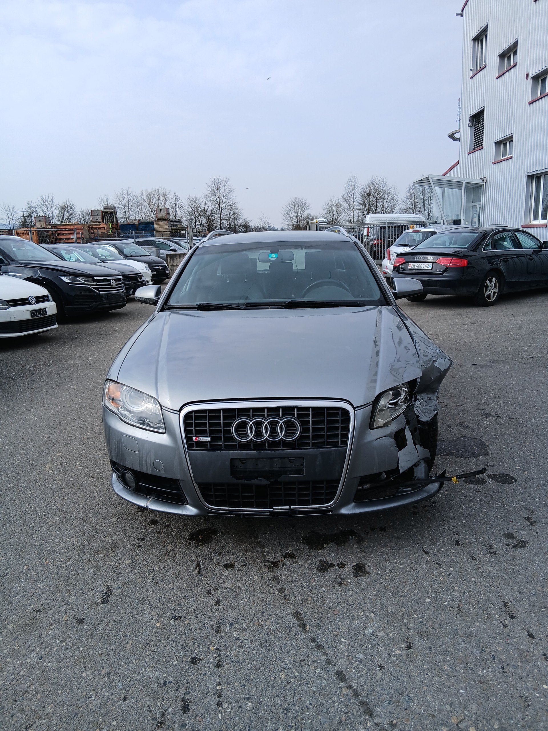 AUDI A4 Avant 2.0-image-0