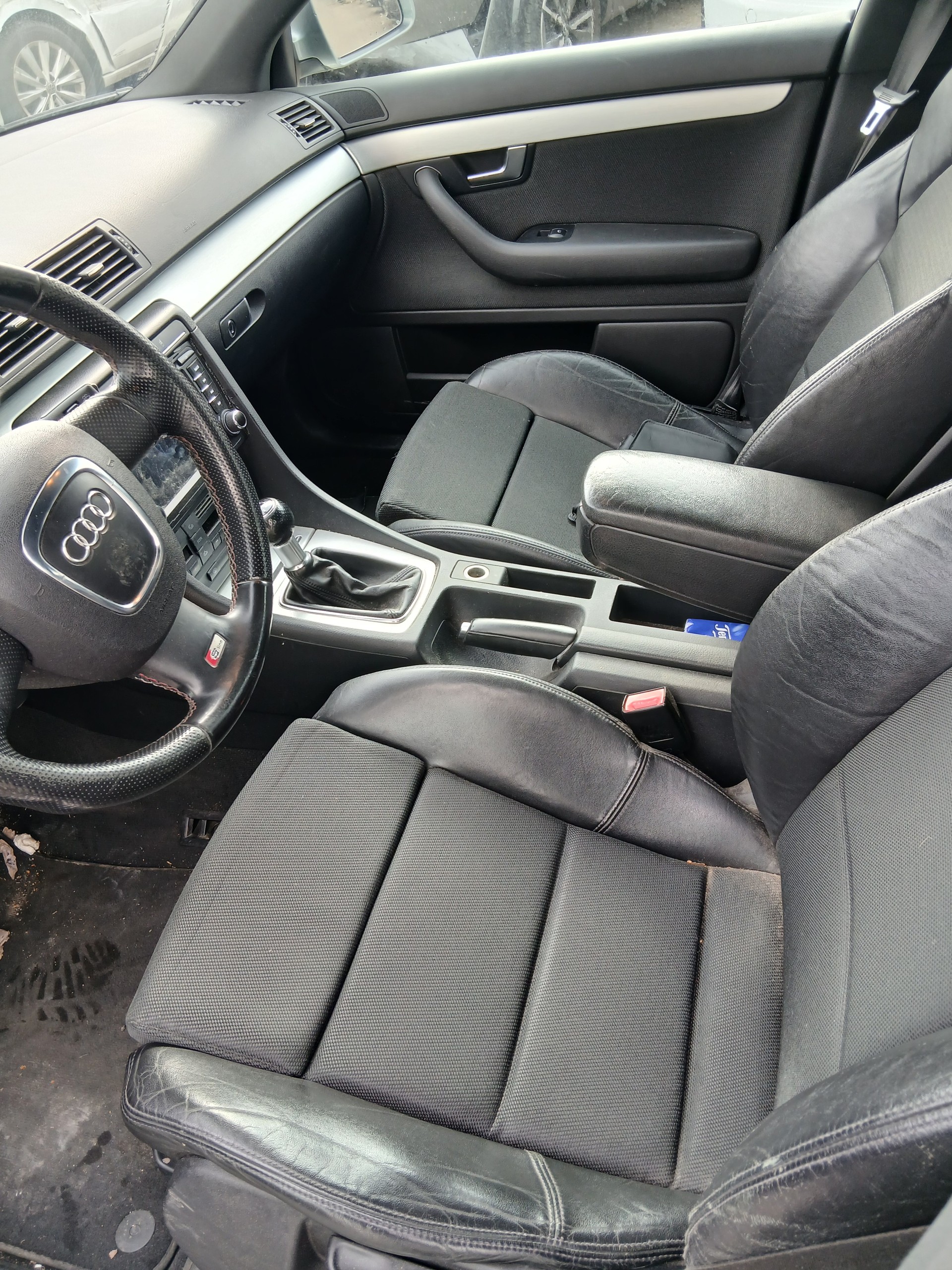 AUDI A4 Avant 2.0-image-8