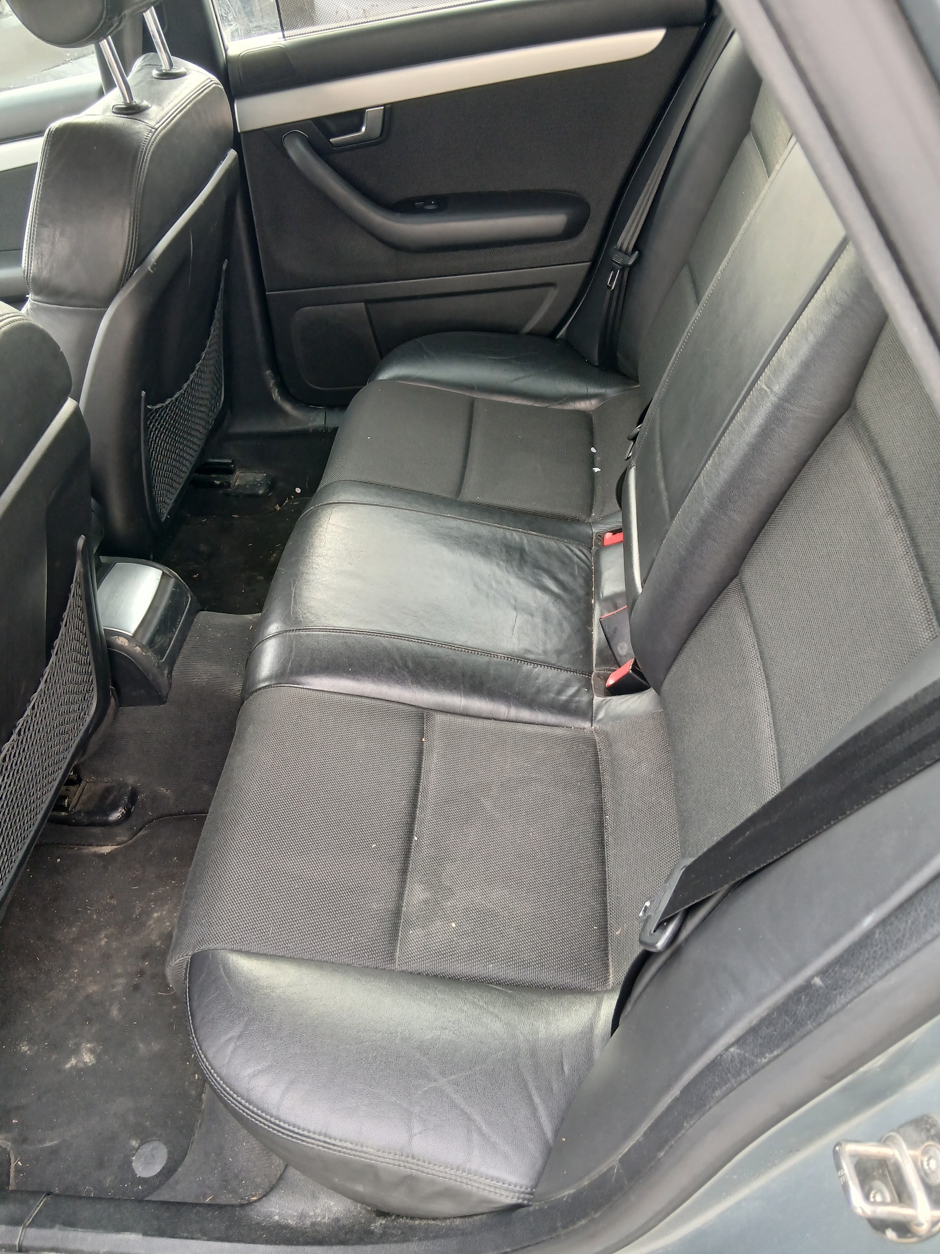 AUDI A4 Avant 2.0-image-9
