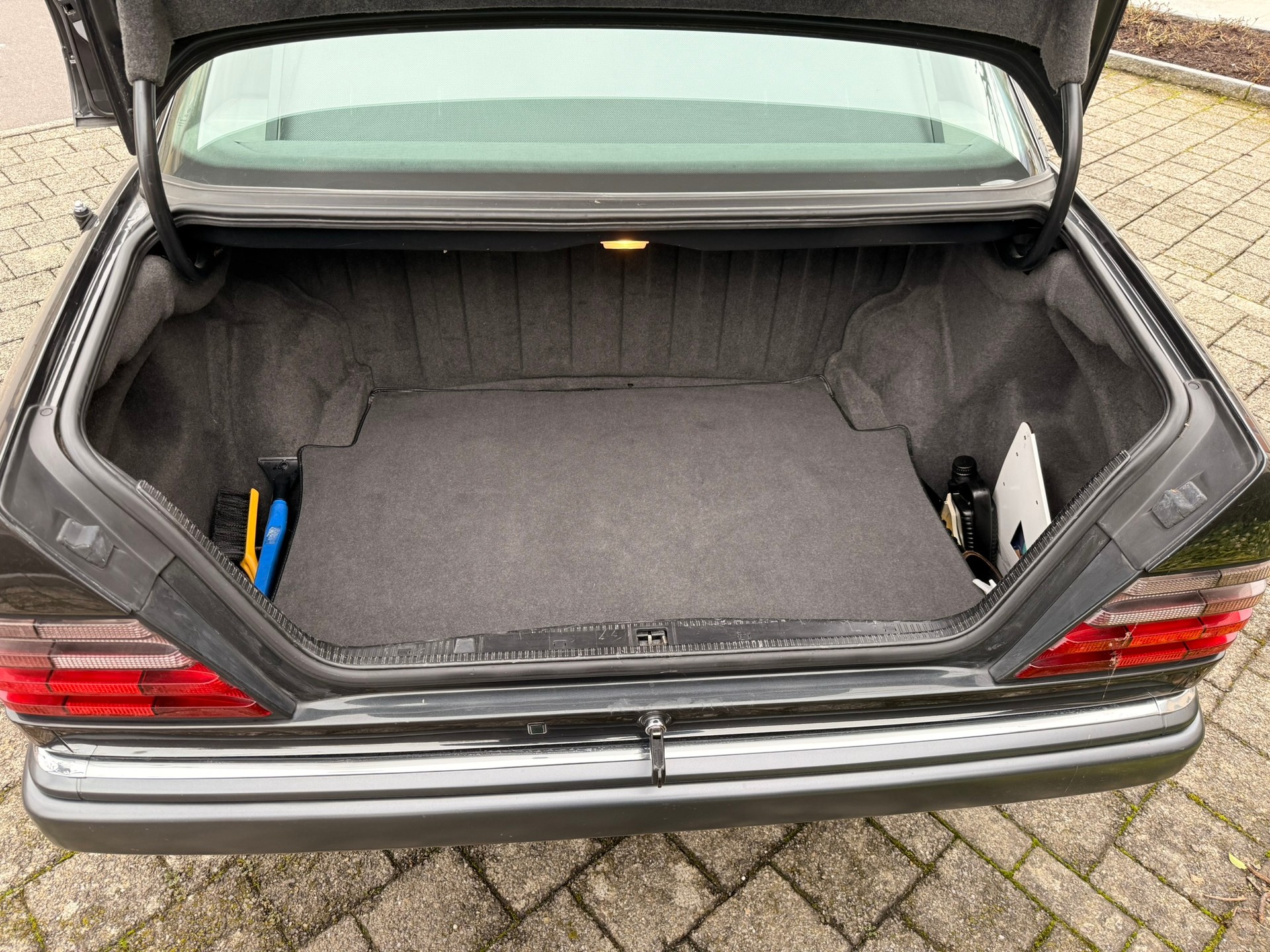 MERCEDES-BENZ E 320 Business Automatic-image-4