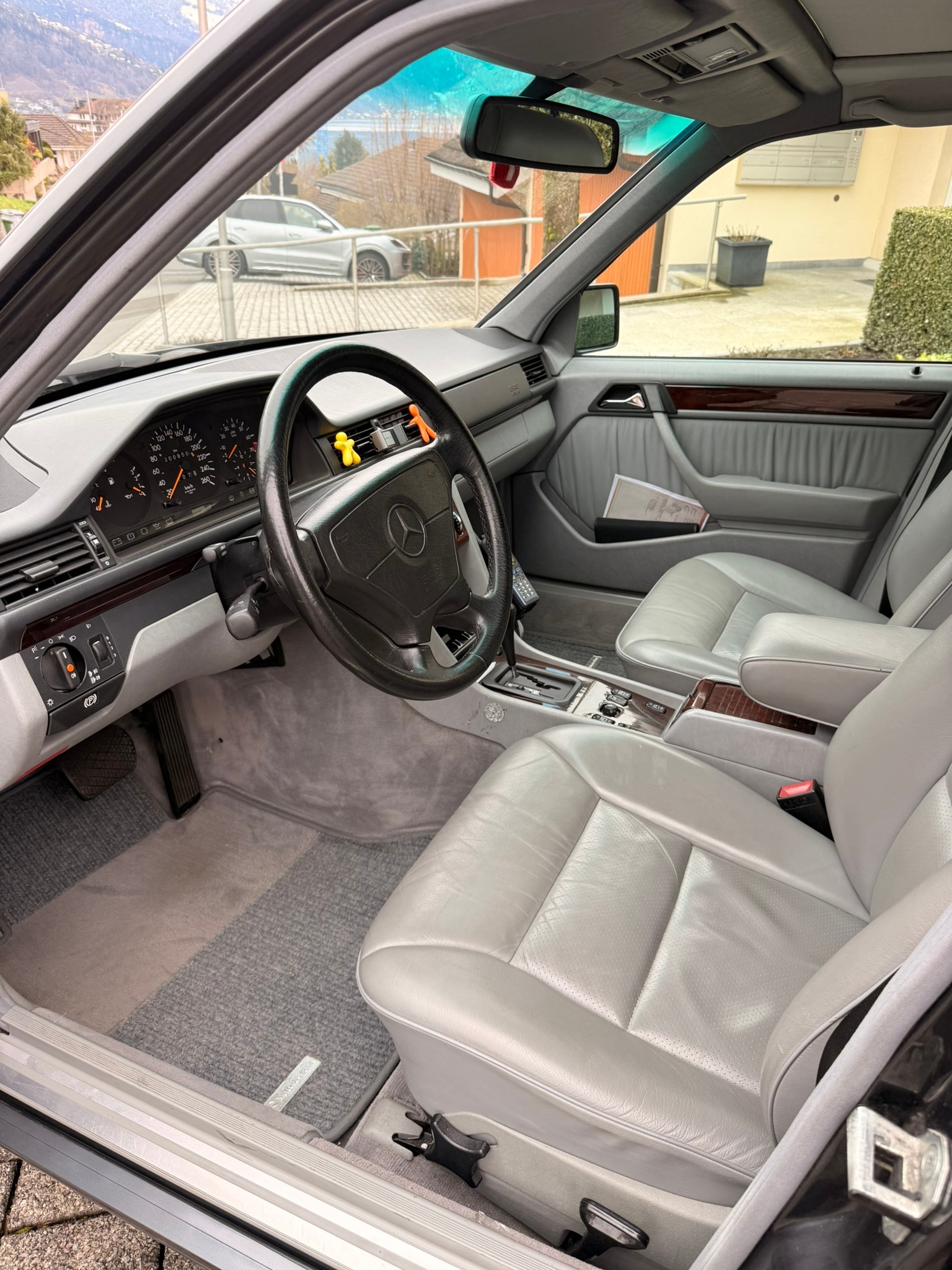 MERCEDES-BENZ E 320 Business Automatic-image-8