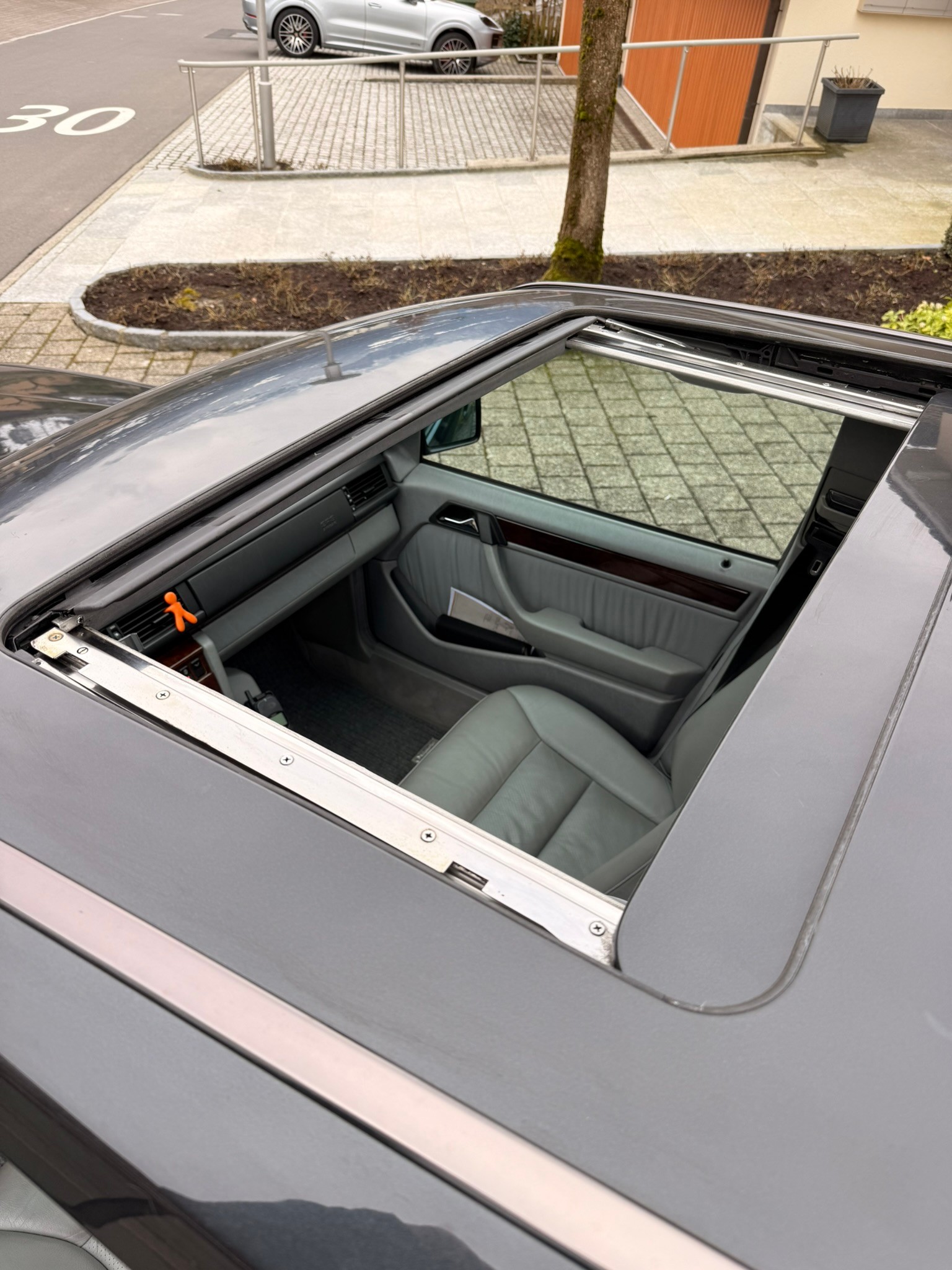 MERCEDES-BENZ E 320 Business Automatic-image-13