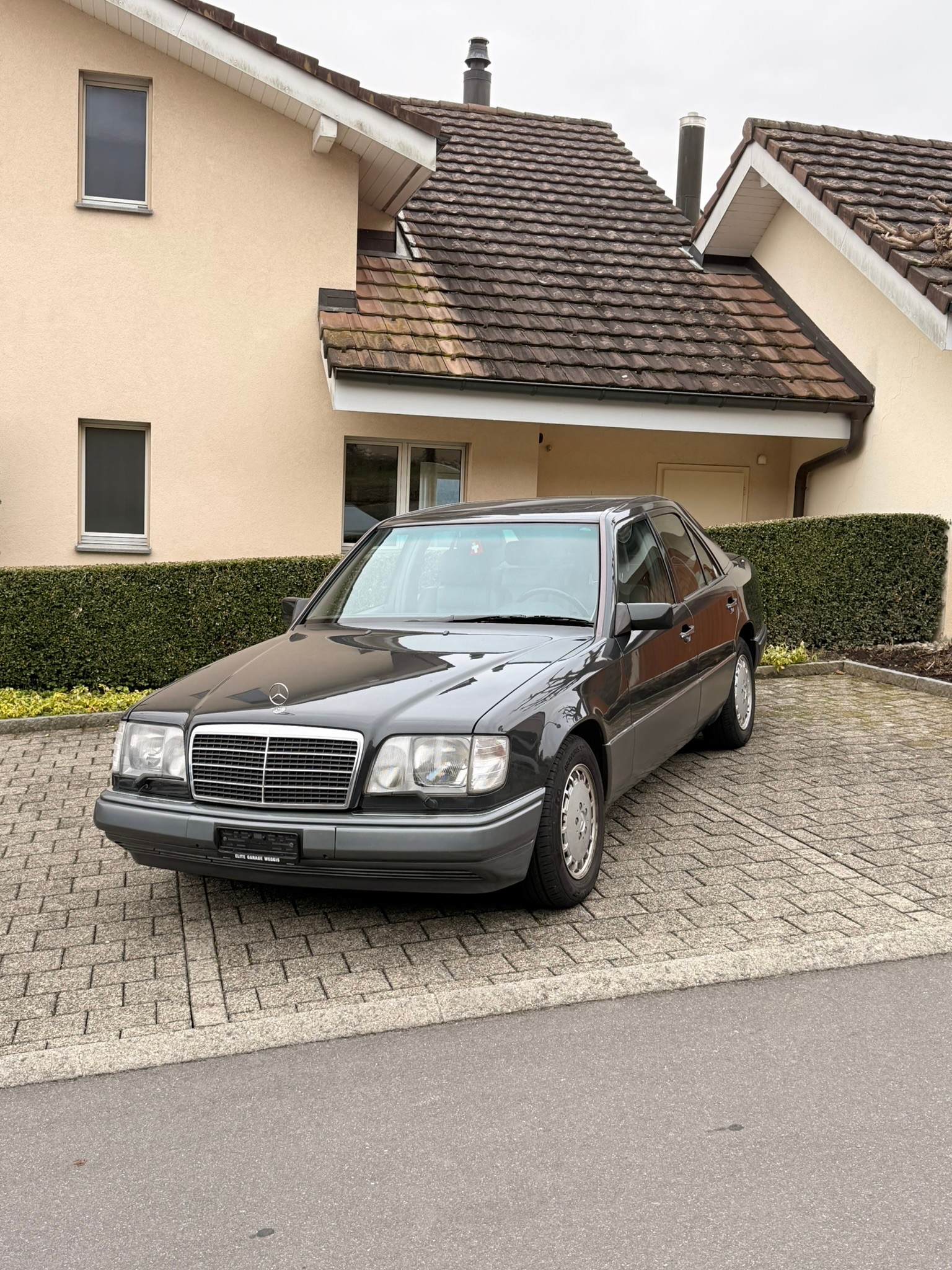 MERCEDES-BENZ E 320 Business Automatic-image-1