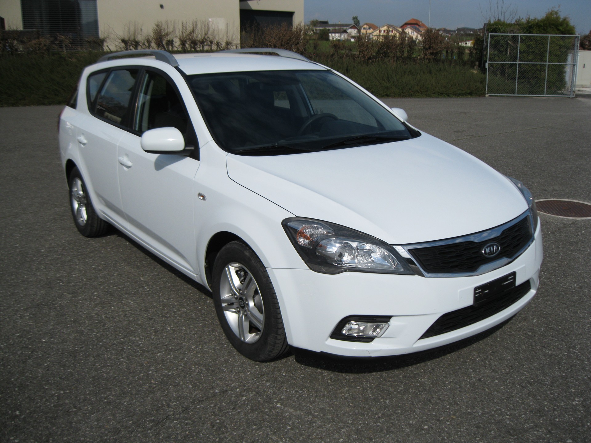 KIA Cee'd Sporty Wagon 1.4 16V Basic-image-3