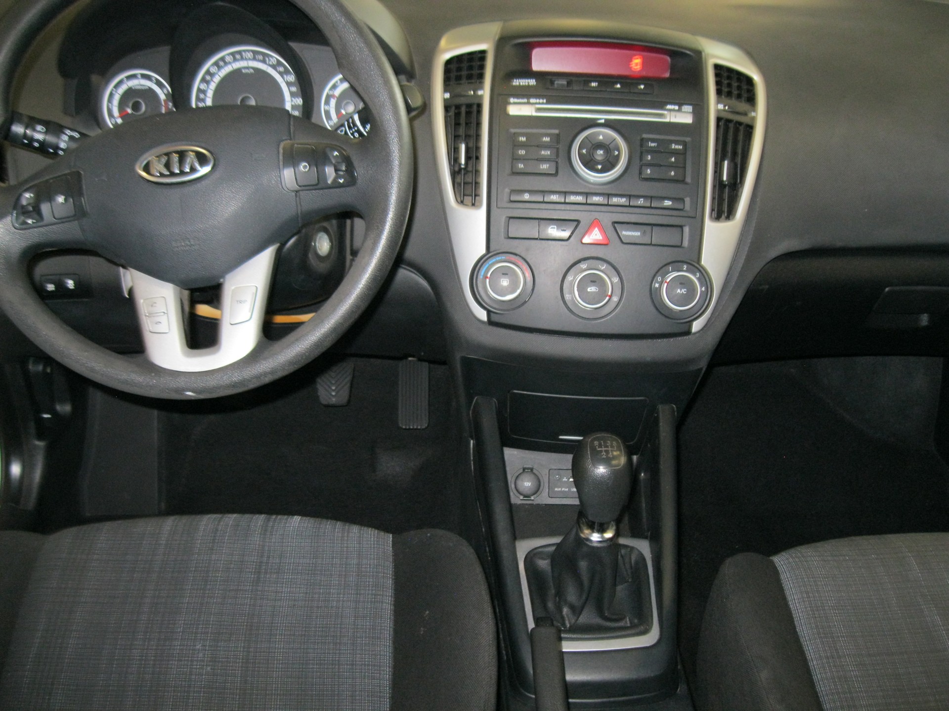 KIA Cee'd Sporty Wagon 1.4 16V Basic-image-7
