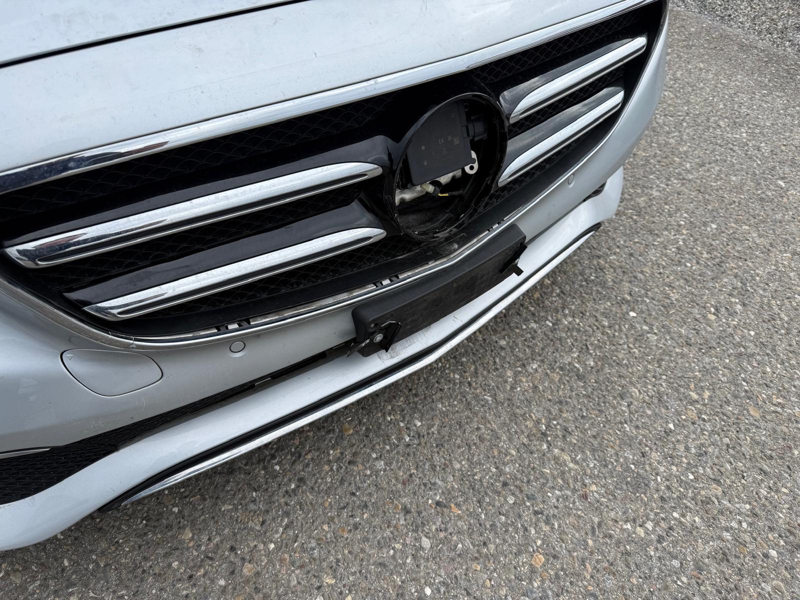MERCEDES-BENZ E 220 d Avantgarde 4matic Kombi-image-6