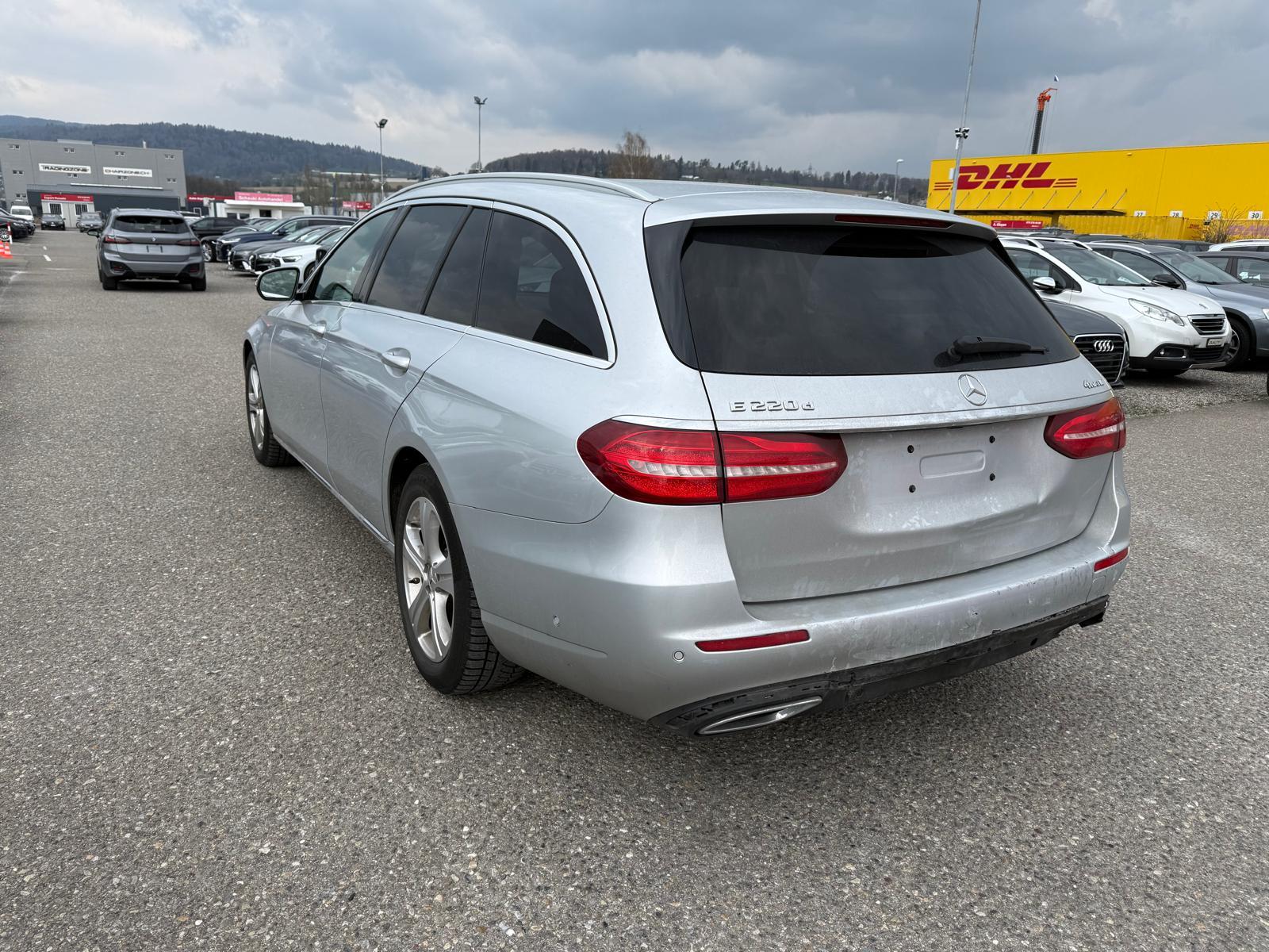 MERCEDES-BENZ E 220 d Avantgarde 4matic Kombi-image-4