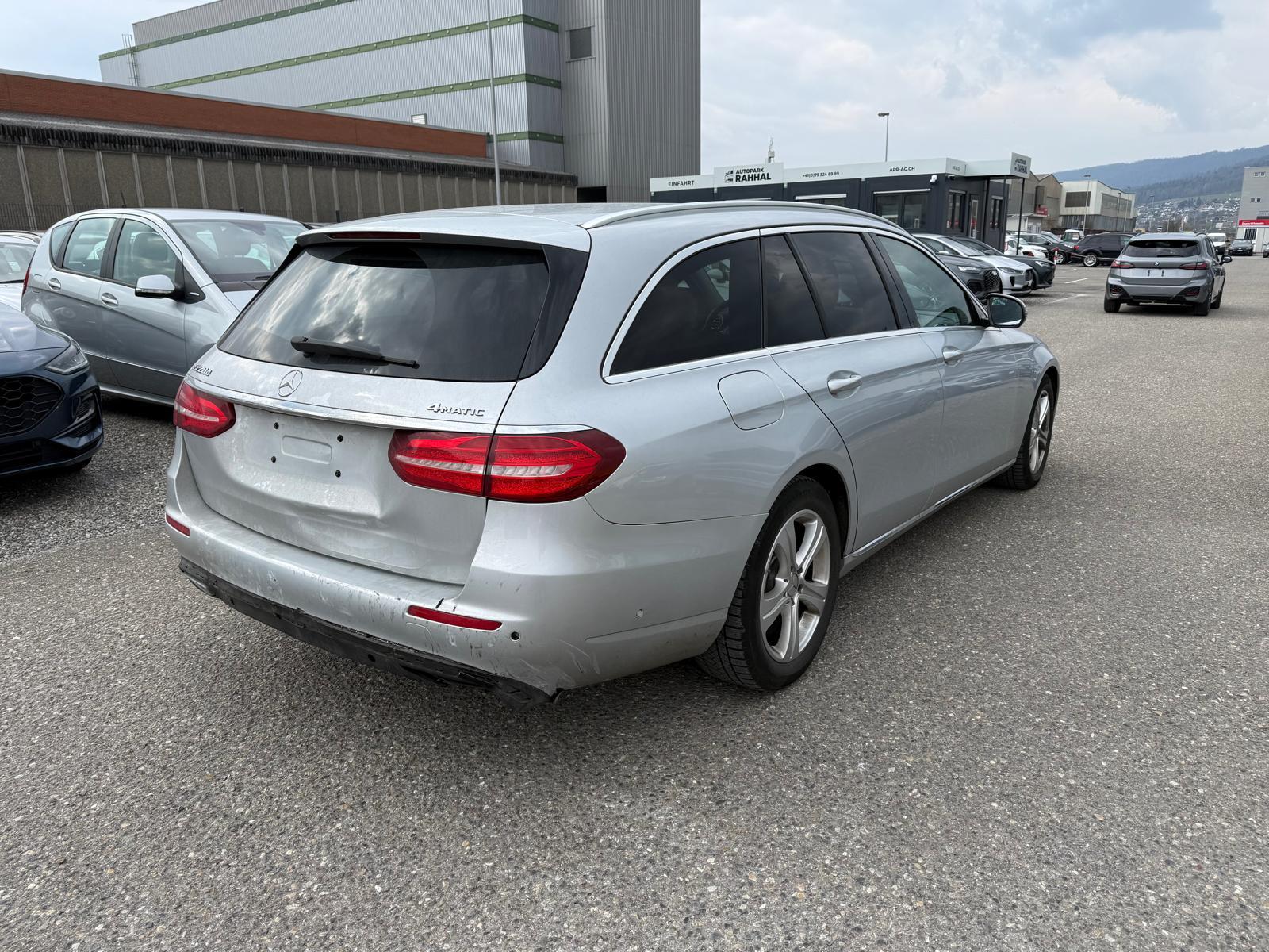 MERCEDES-BENZ E 220 d Avantgarde 4matic Kombi-image-3