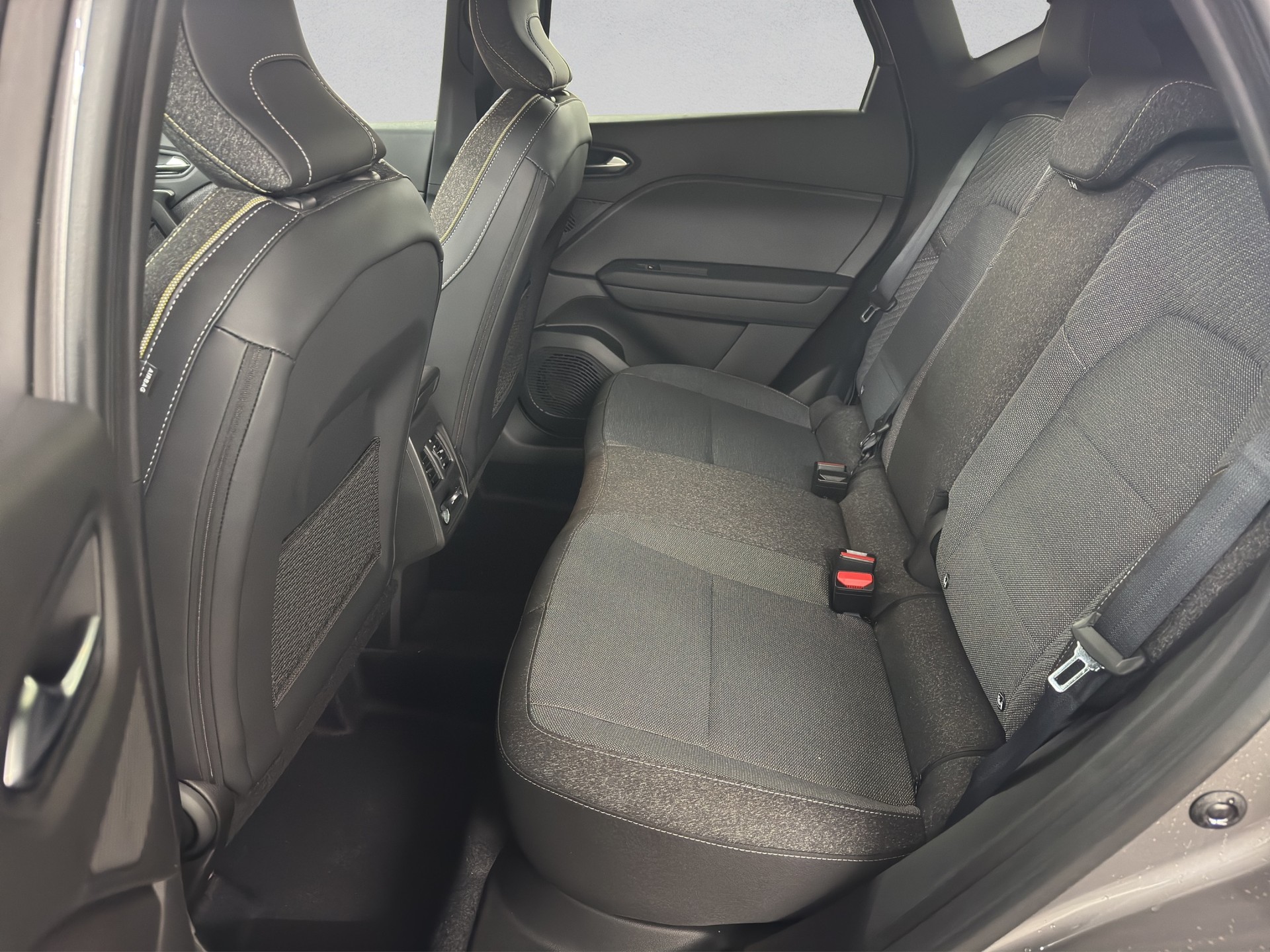 RENAULT Captur 1.8 E-Tech 160 Techno DHT-image-9