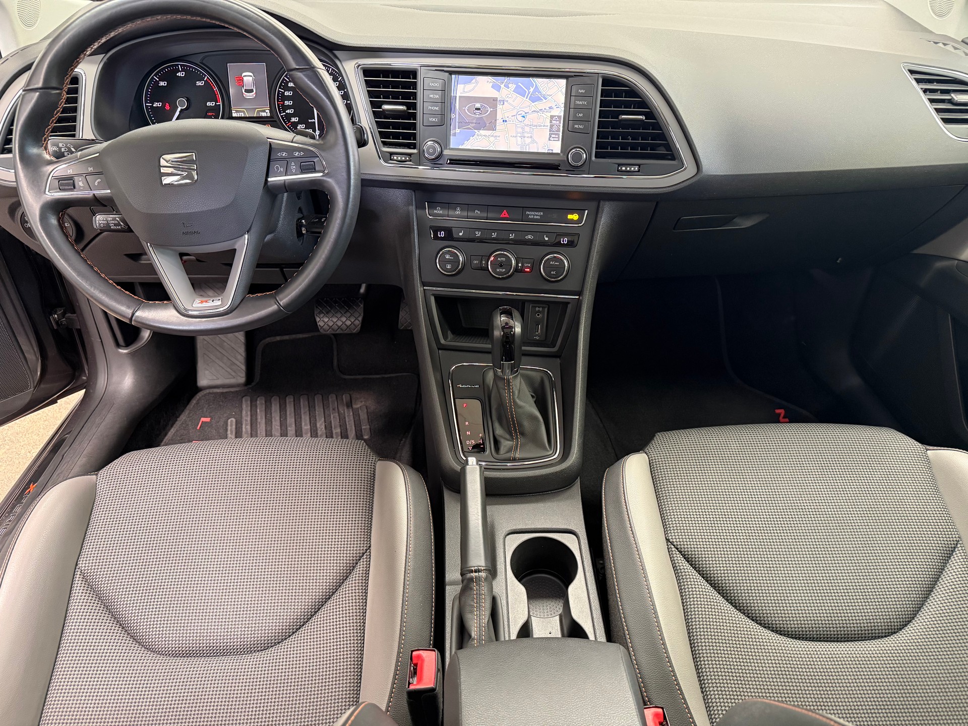 SEAT Leon ST 2.0 TDI X-Perience 4Drive DSG-image-8
