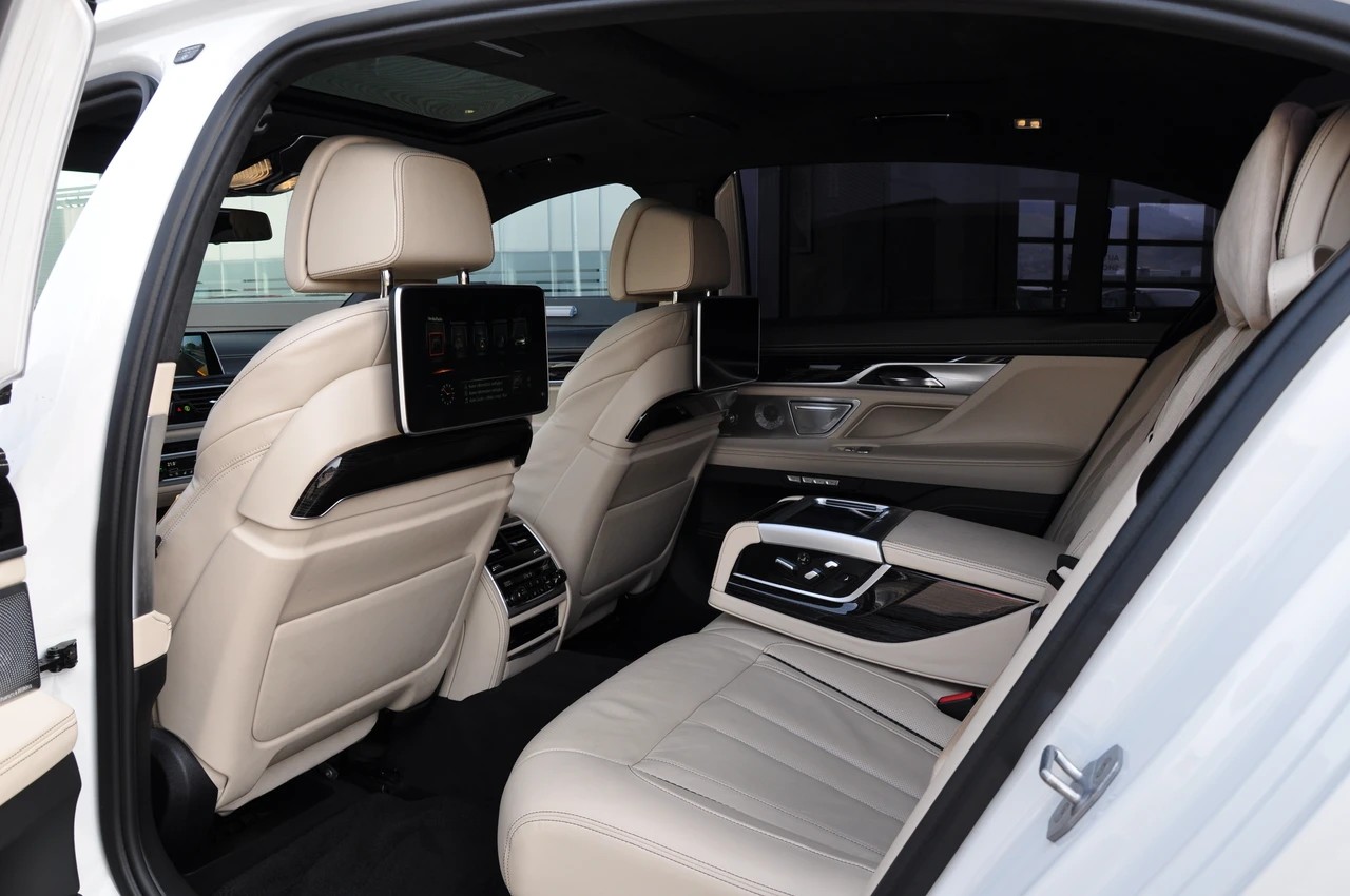 BMW M760Li xDrive Steptronic-image-21