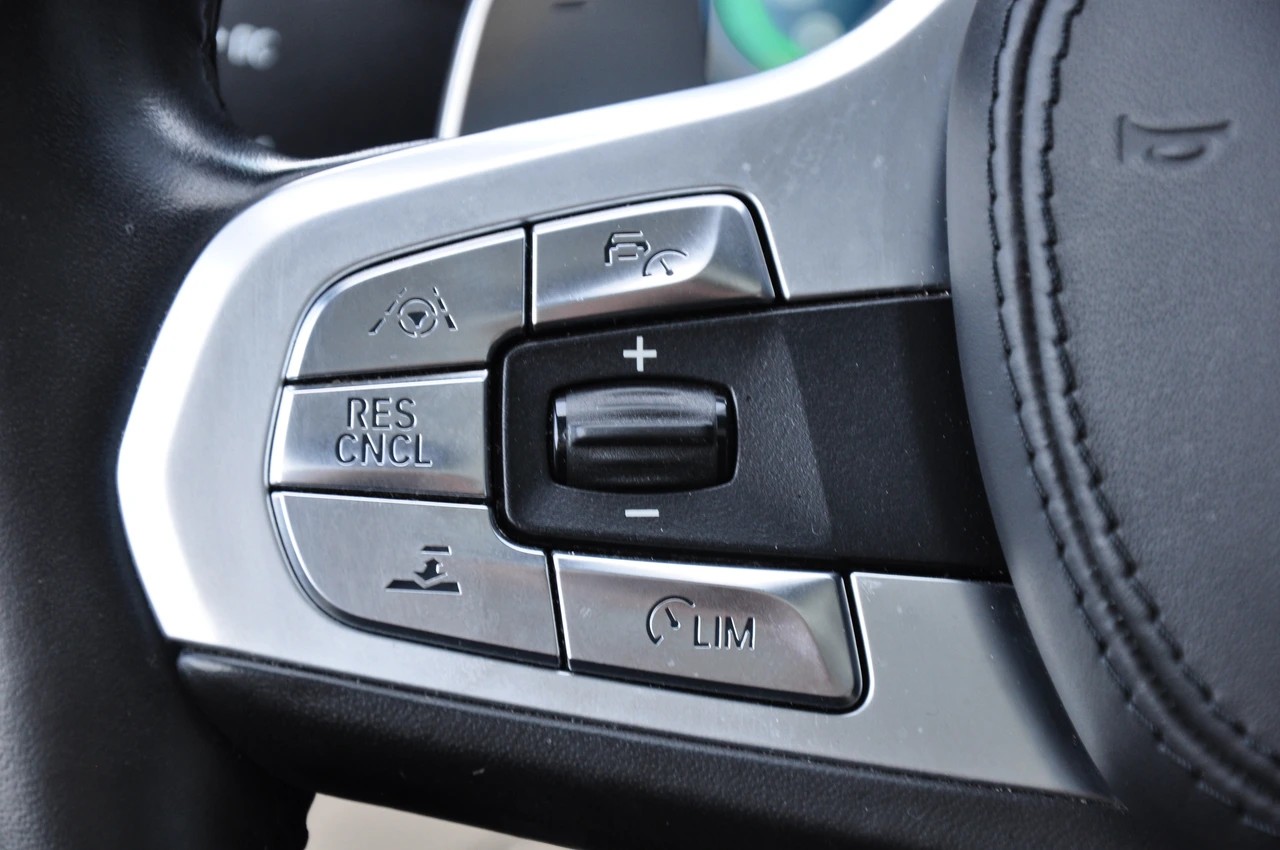 BMW M760Li xDrive Steptronic-image-24