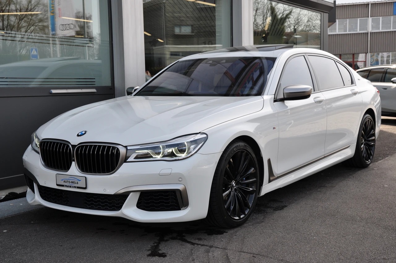 BMW M760Li xDrive Steptronic-showroom-element-2