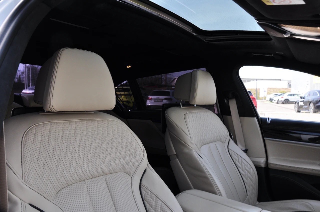 BMW M760Li xDrive Steptronic-image-19