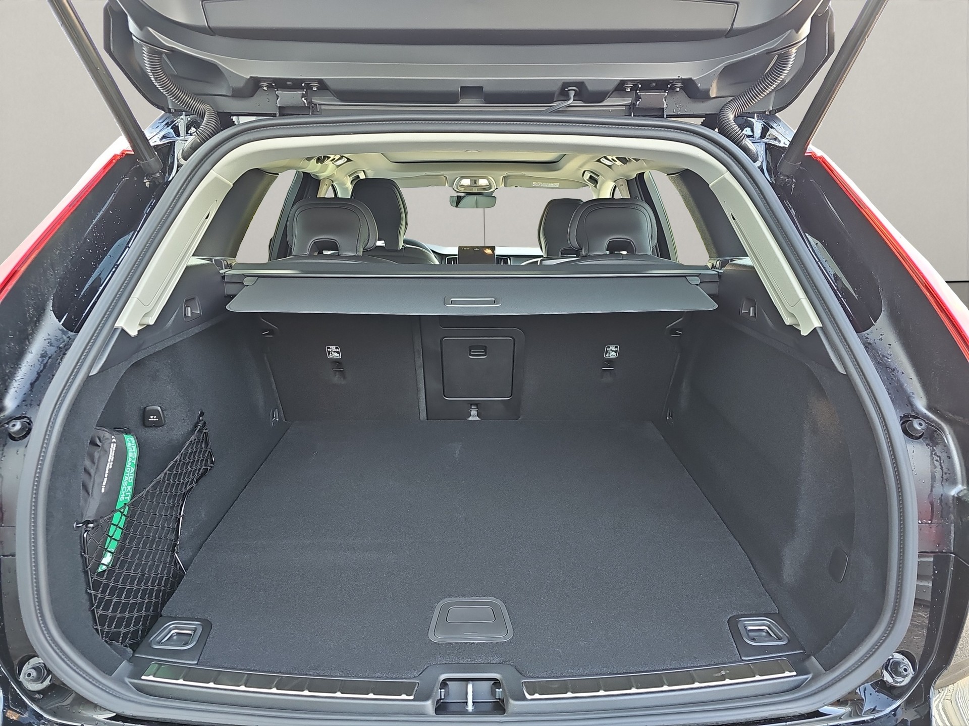 VOLVO XC60 2.0 T8 TE Ultra Dark eAWD-image-12