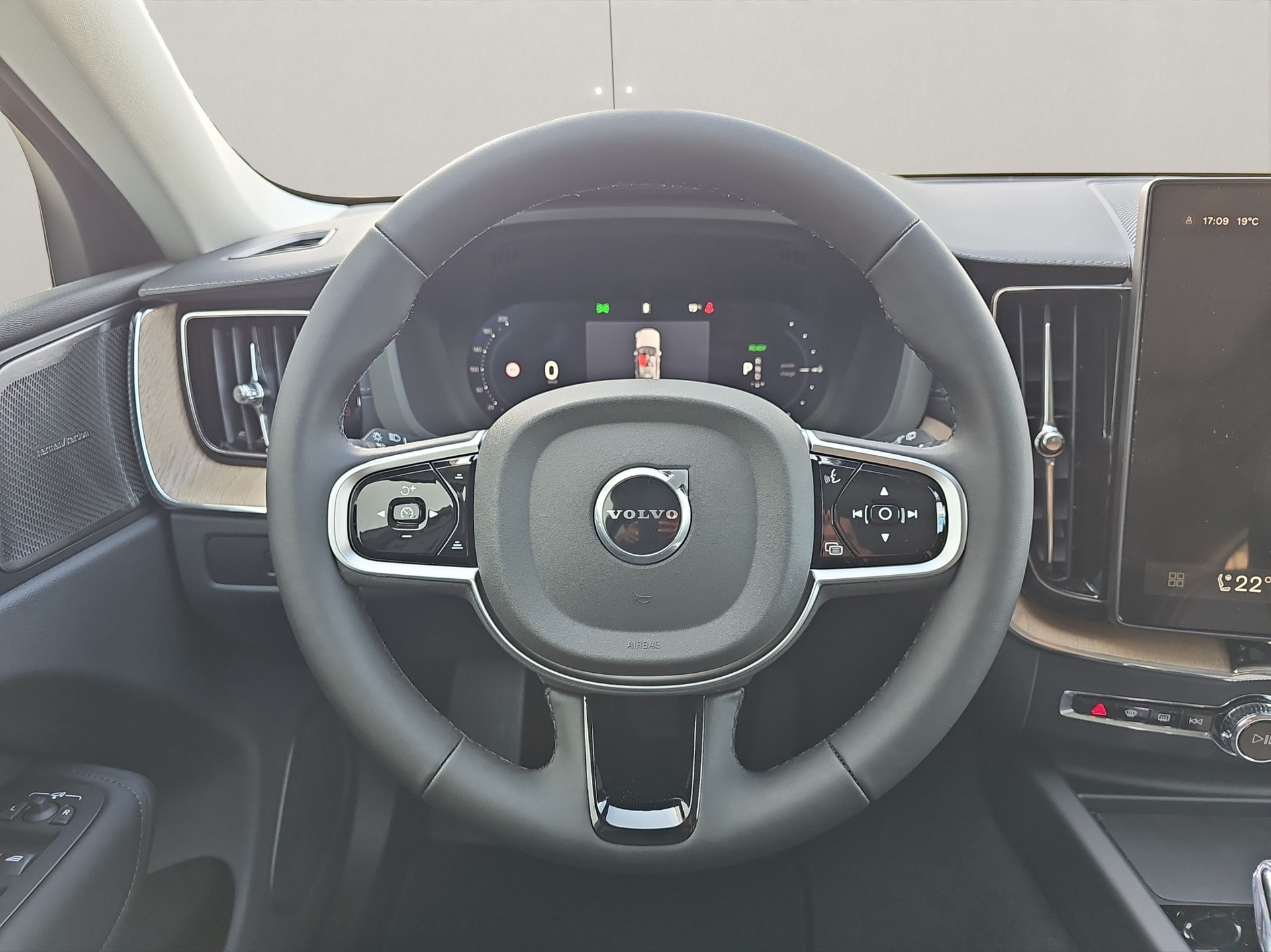 VOLVO XC60 2.0 T8 TE Ultra Dark eAWD-image-7
