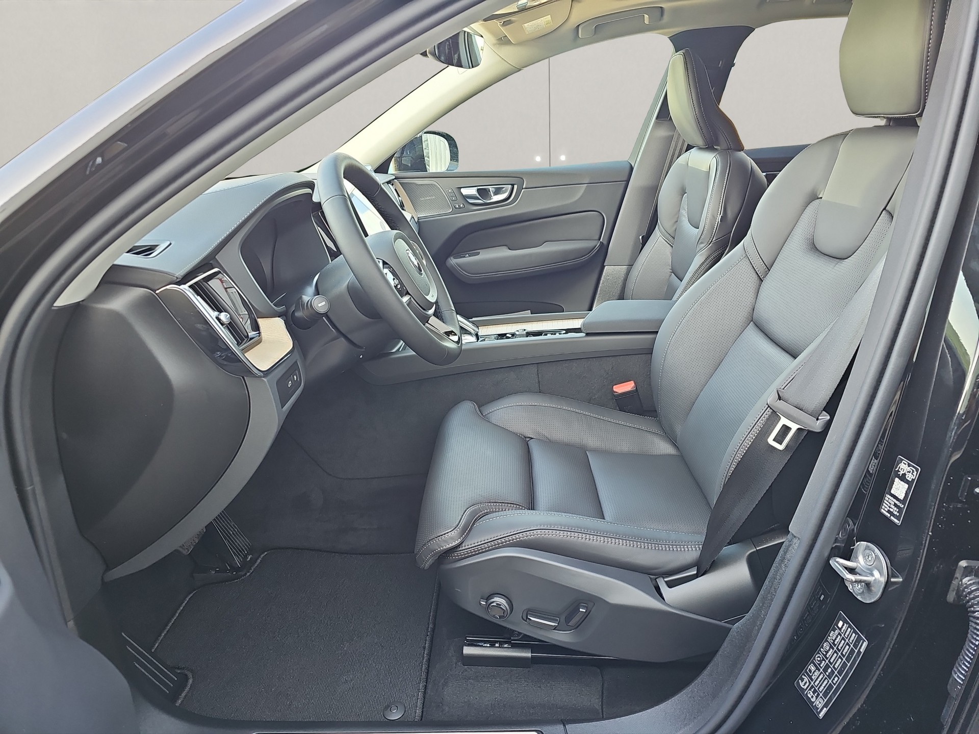 VOLVO XC60 2.0 T8 TE Ultra Dark eAWD-image-5