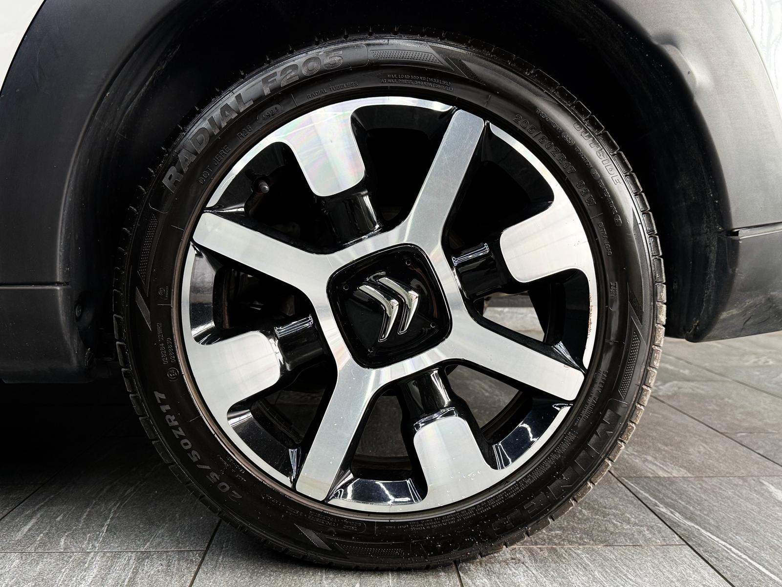 CITROEN C4 Cactus 1.2 VTi Shine Edition-image-10