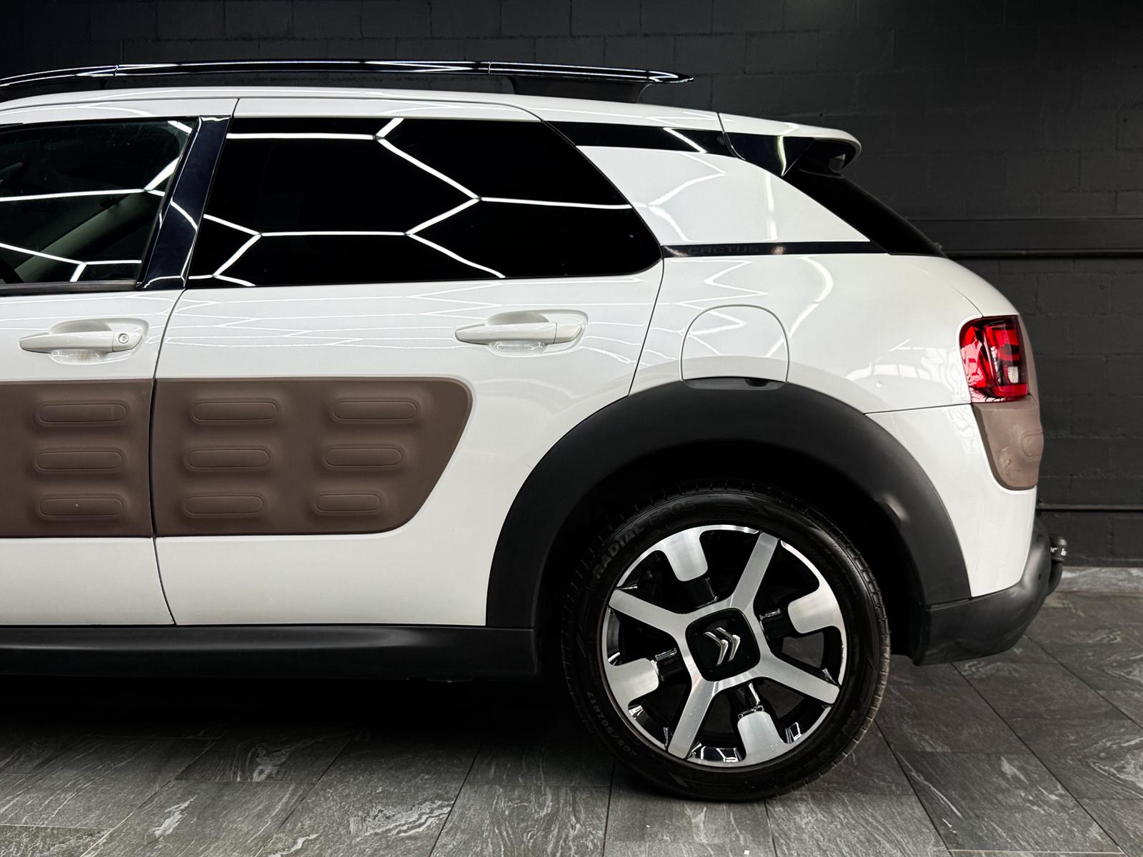 CITROEN C4 Cactus 1.2 VTi Shine Edition-image-6