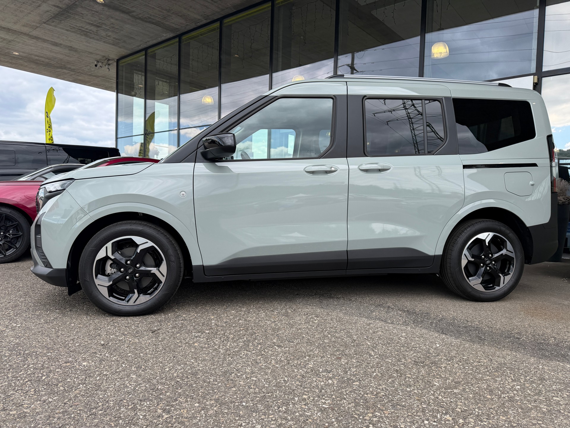 FORD Tourneo Courier Elektro 54kWh Titanium-image-3
