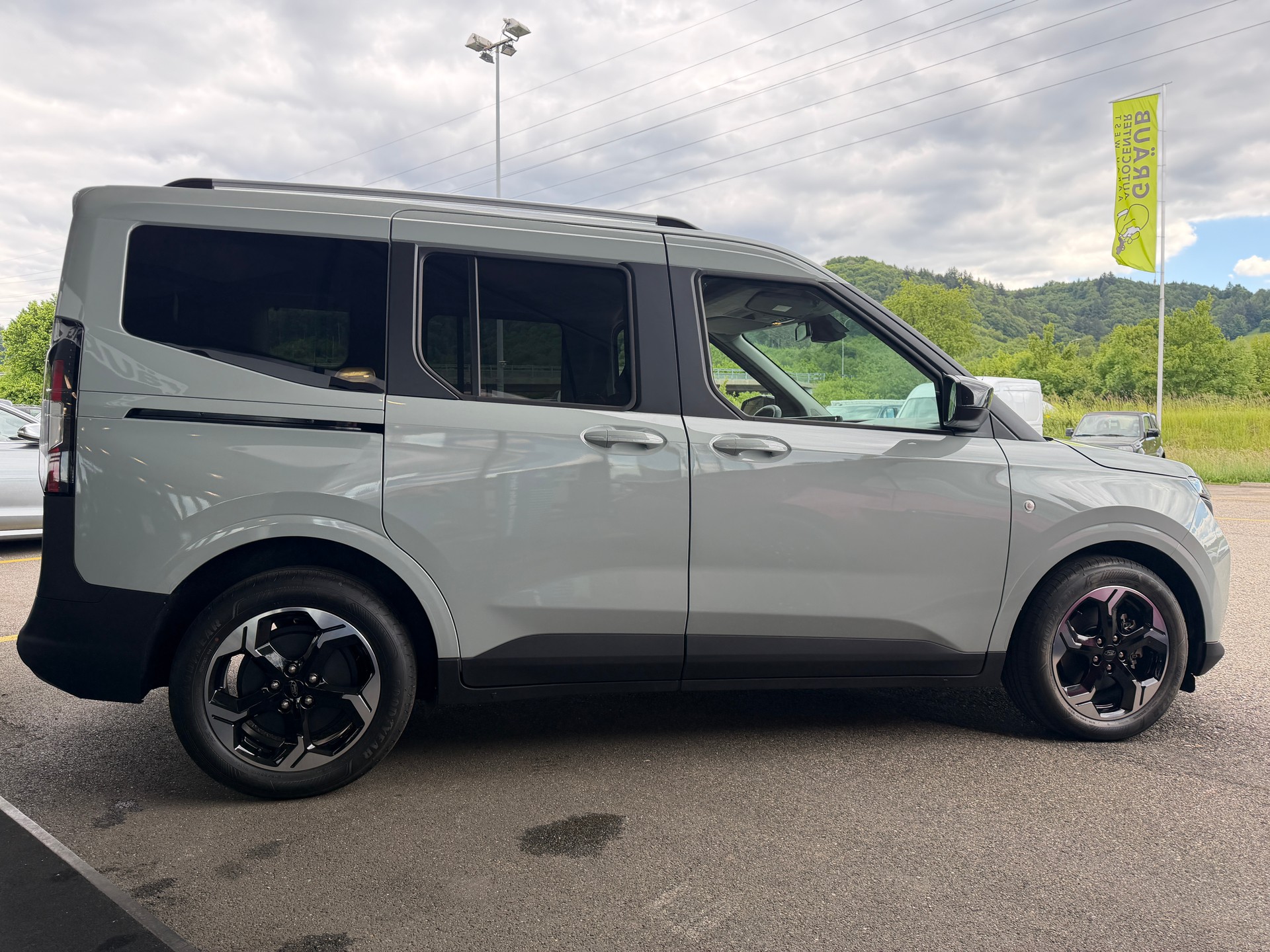 FORD Tourneo Courier Elektro 54kWh Titanium-image-5