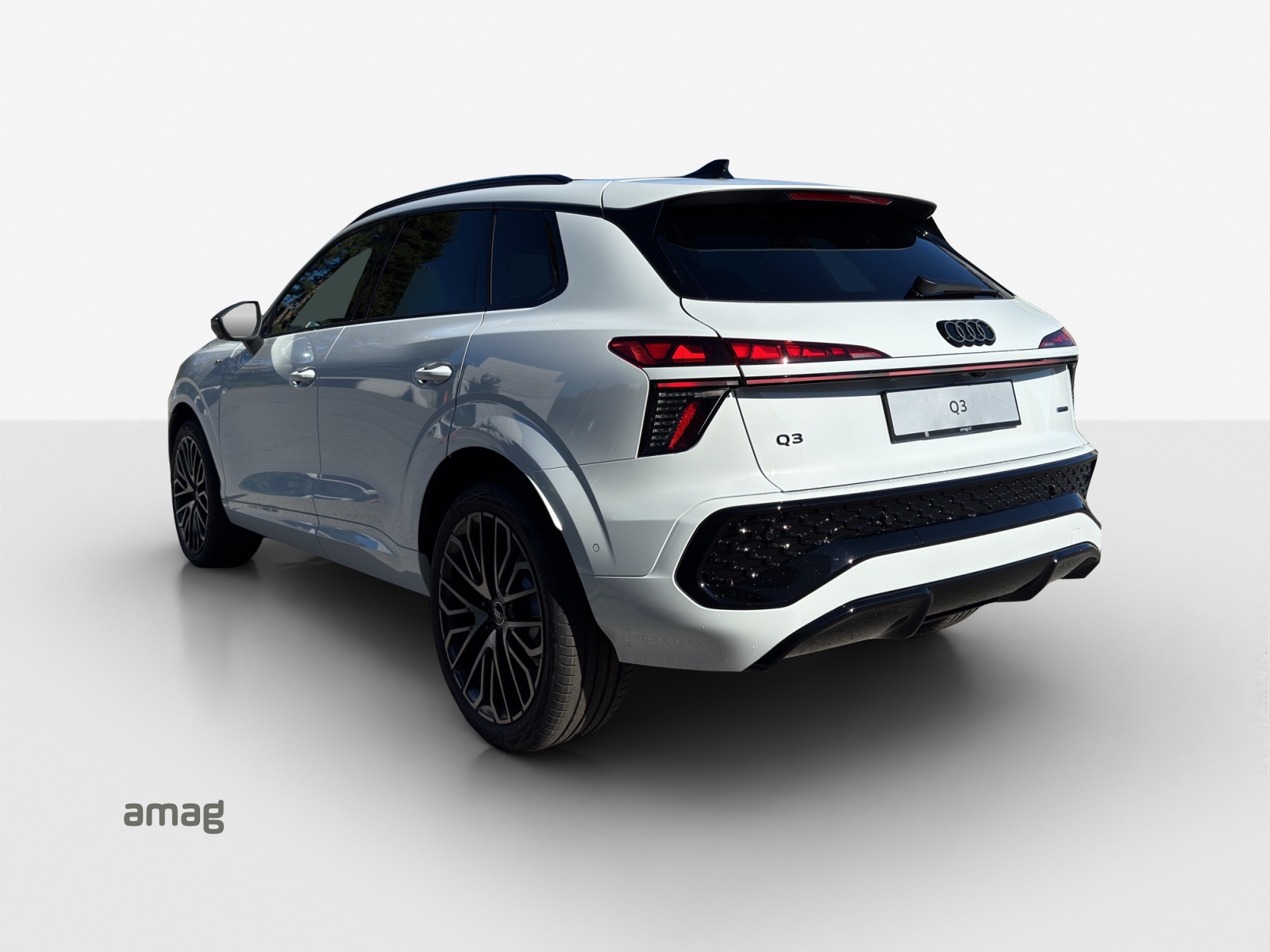 AUDI Q3 SUV TFSI quattro 195 kW S tronic-image-2