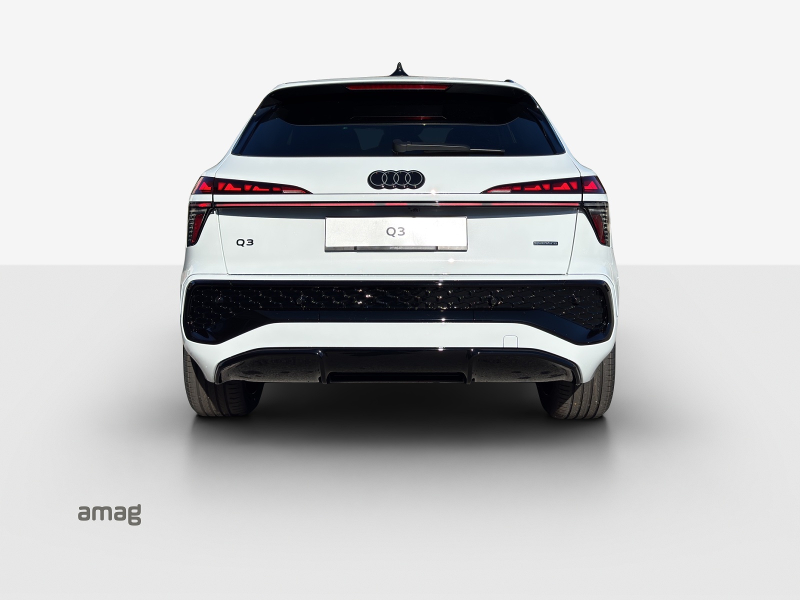 AUDI Q3 SUV TFSI quattro 195 kW S tronic-image-3