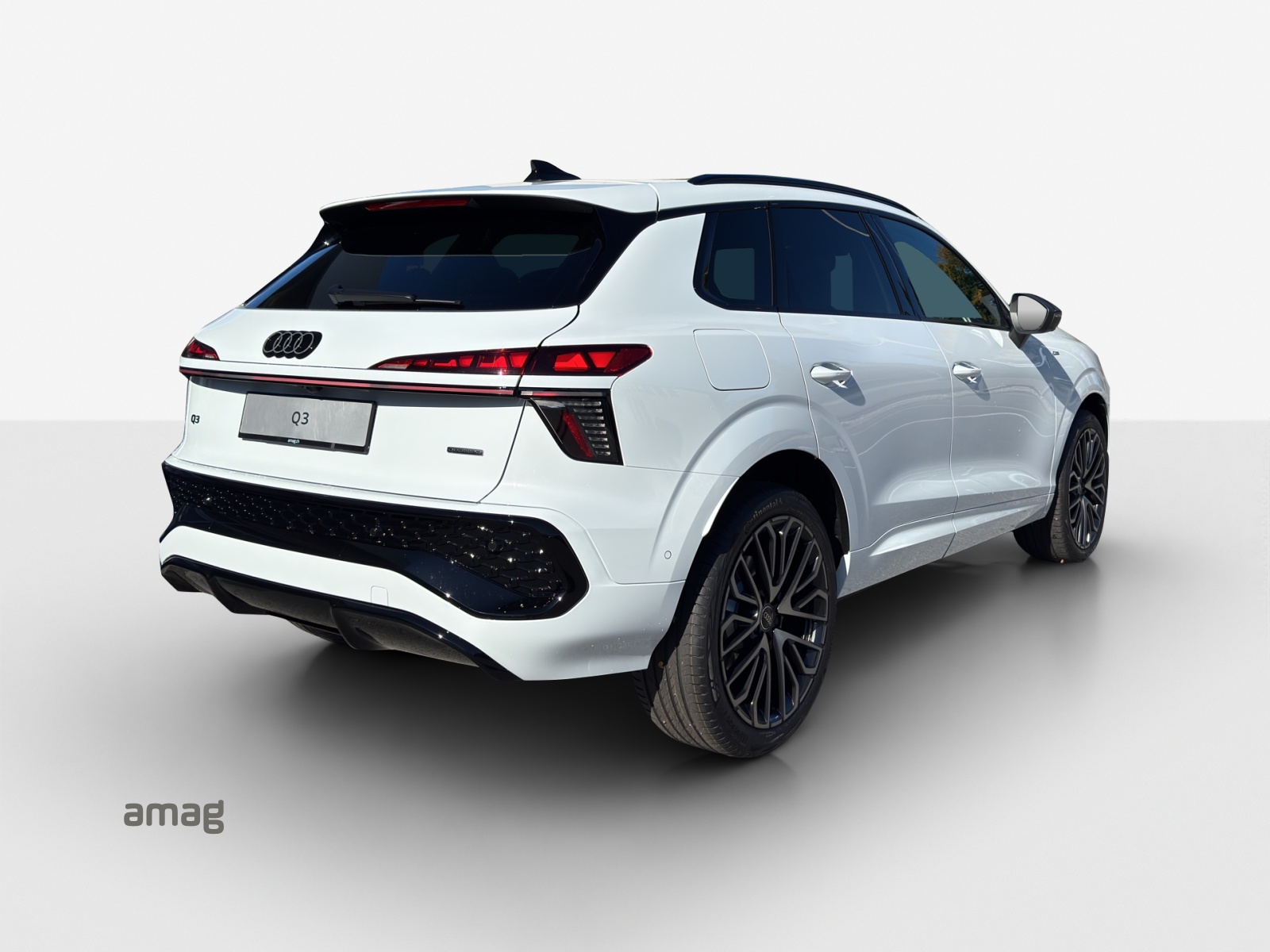 AUDI Q3 SUV TFSI quattro 195 kW S tronic-image-4