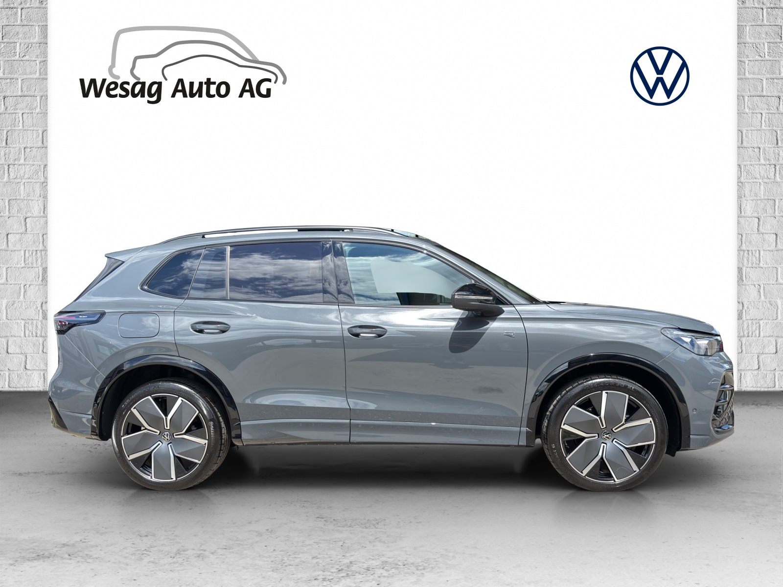 VW Tiguan 2.0 TSI DSG R-Line 4Motion-showroom-element-1