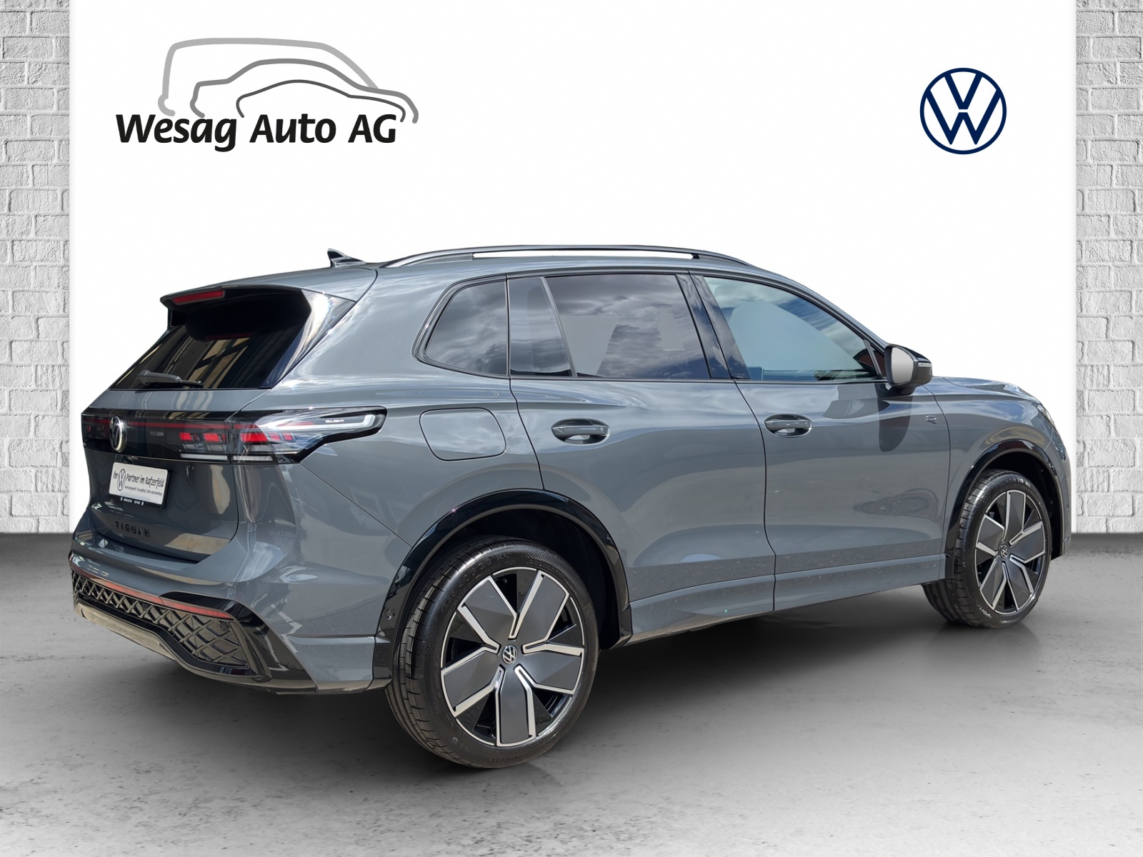 VW Tiguan 2.0 TSI DSG R-Line 4Motion-showroom-element-2