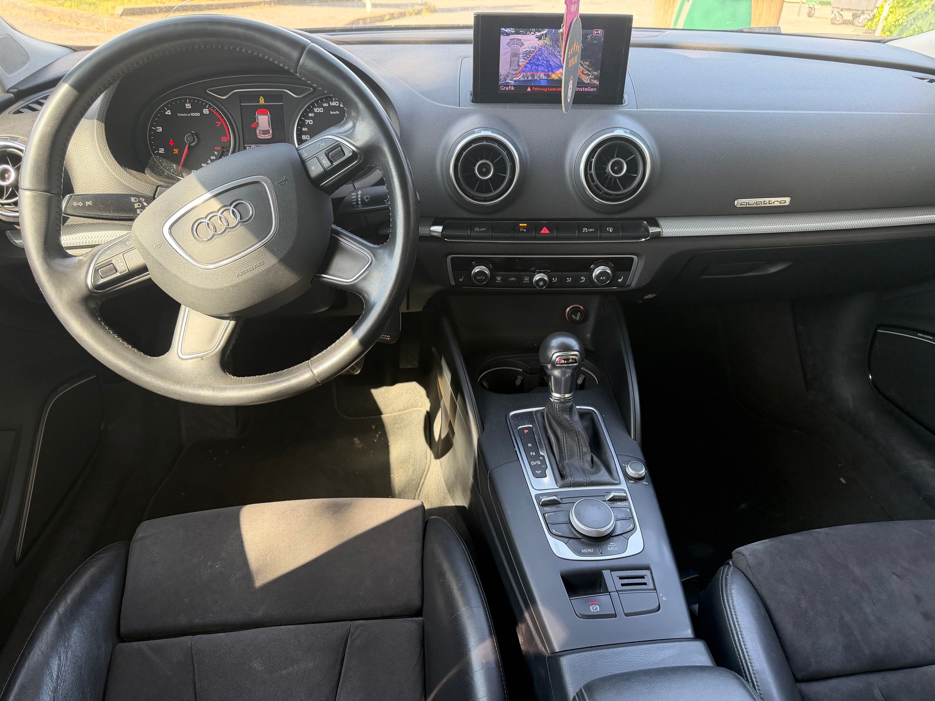 AUDI A3 Sportback 1.8 TFSI Ambiente quattro S-tronic-image-6