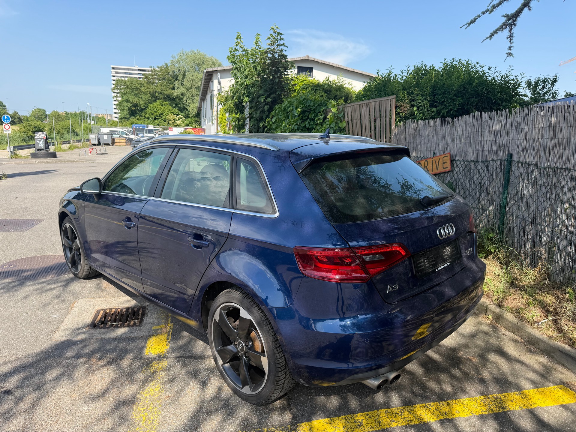 AUDI A3 Sportback 1.8 TFSI Ambiente quattro S-tronic-image-2