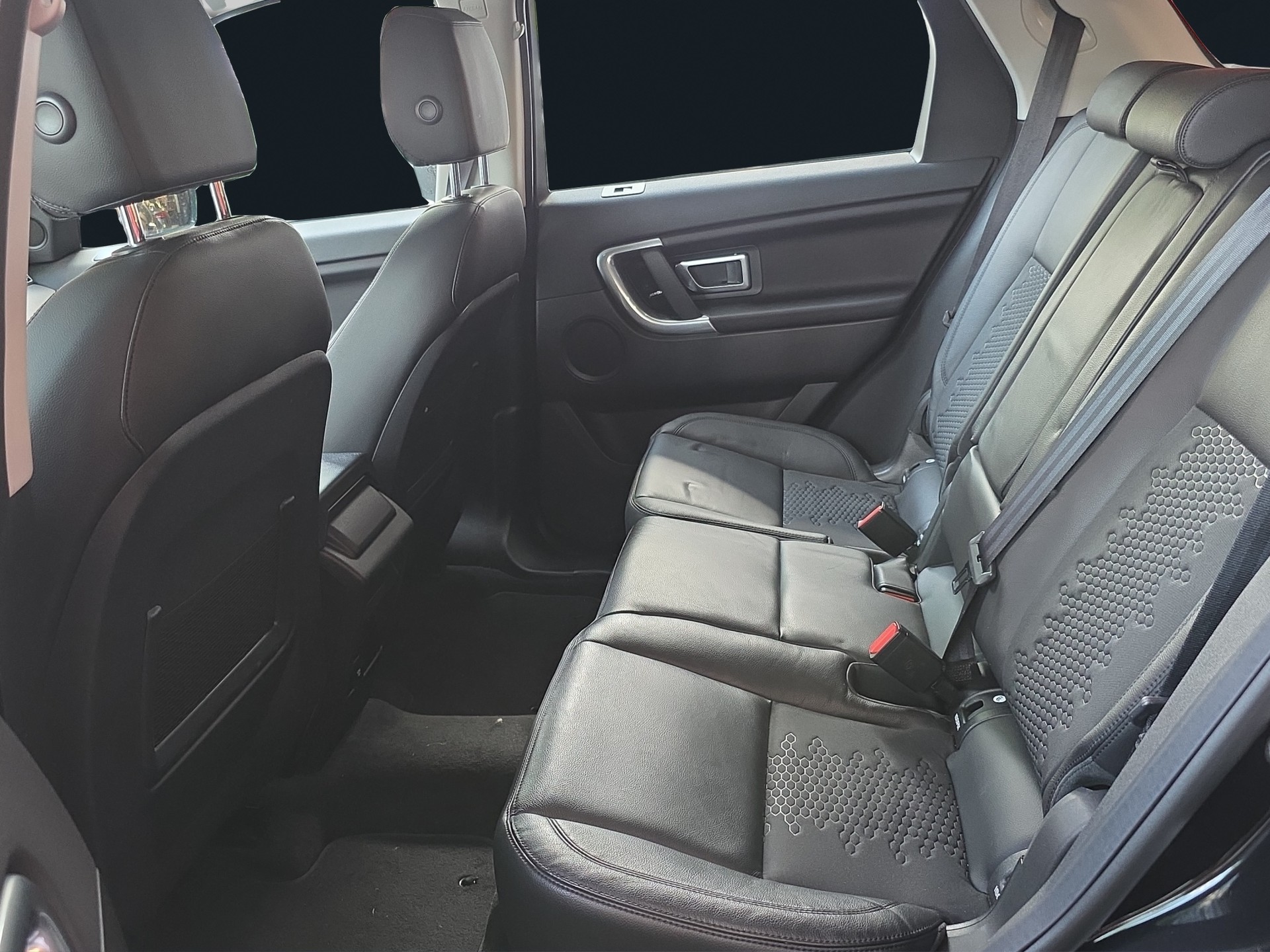 LAND ROVER Discovery Sport 2.0 TD4 SE AT9-image-10