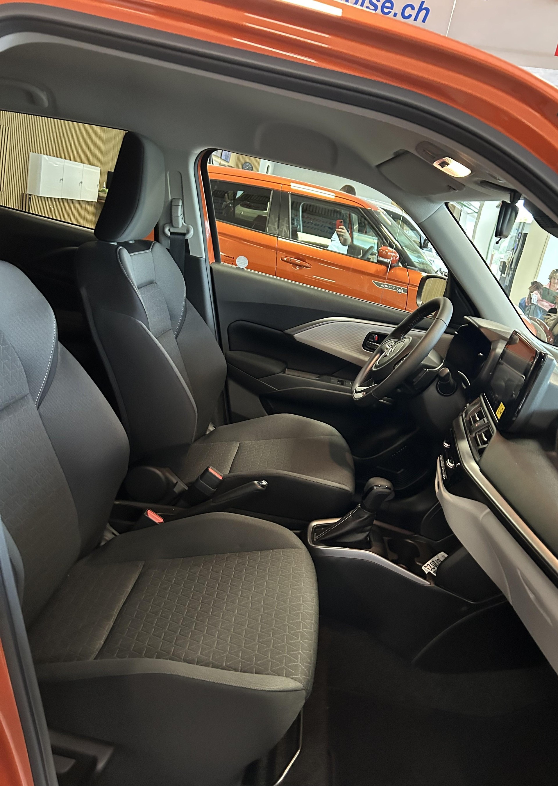 SUZUKI Swift 1.2 Sakura Top Hybrid-image-13