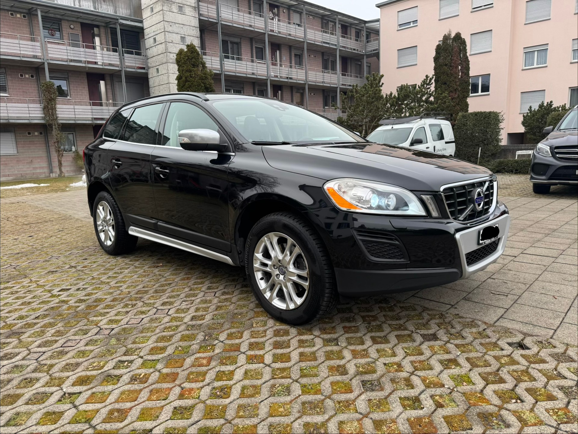 VOLVO XC60-image-4