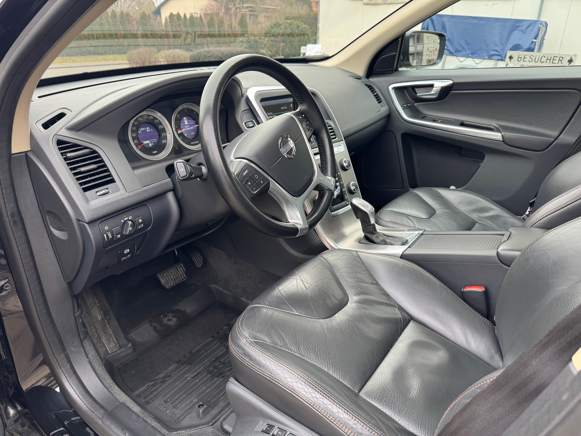 VOLVO XC60-image-2