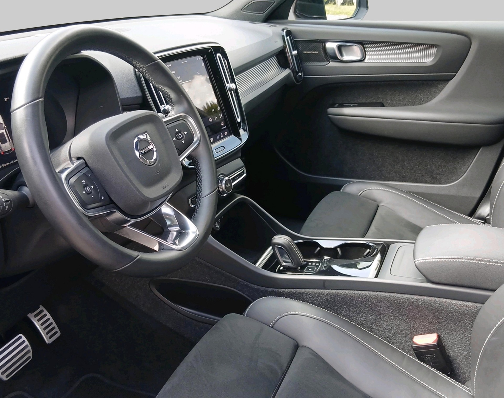 VOLVO XC40 P8 AWD Elec Pro-showroom-element-2