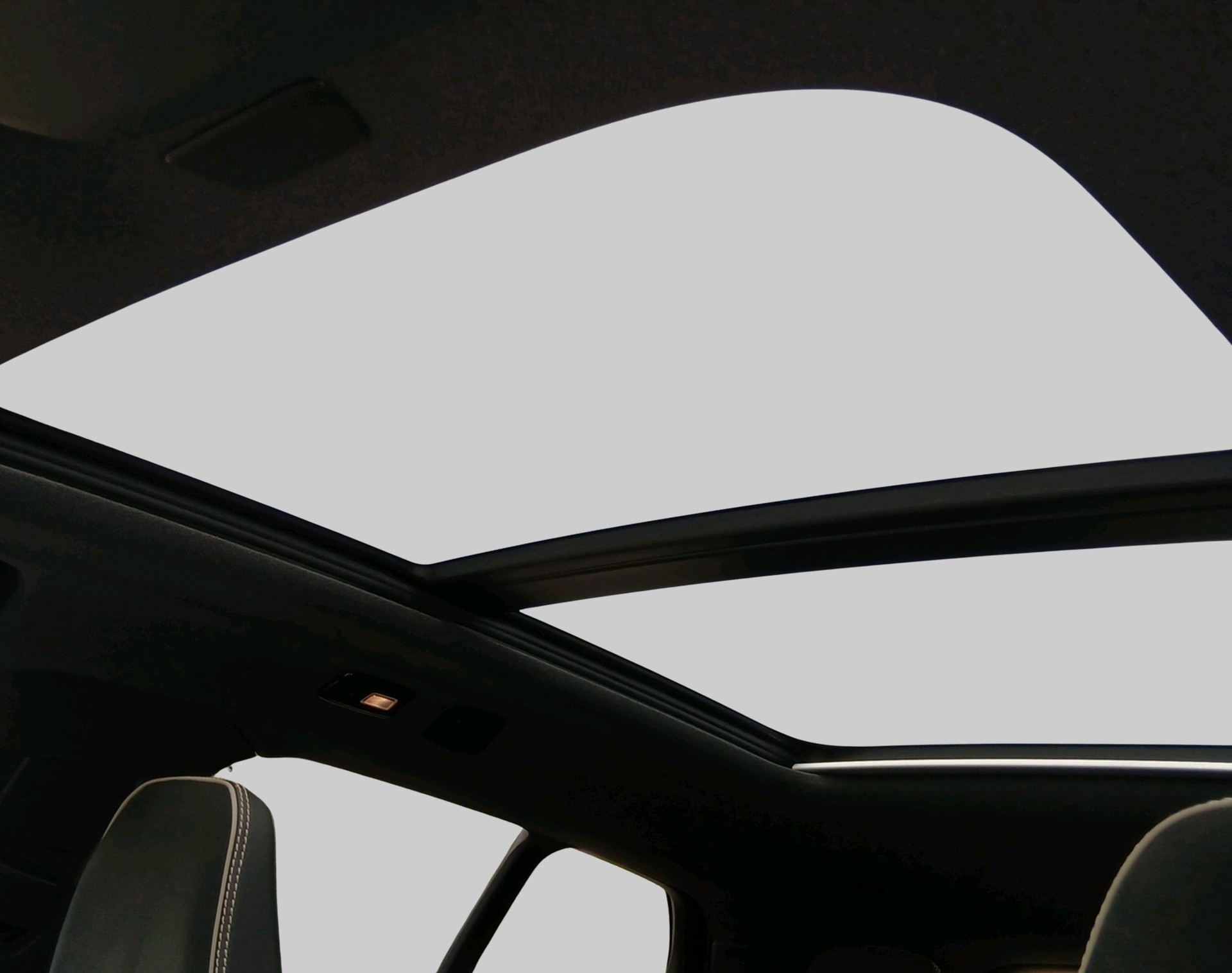 VOLVO XC40 P8 AWD Elec Pro-image-16