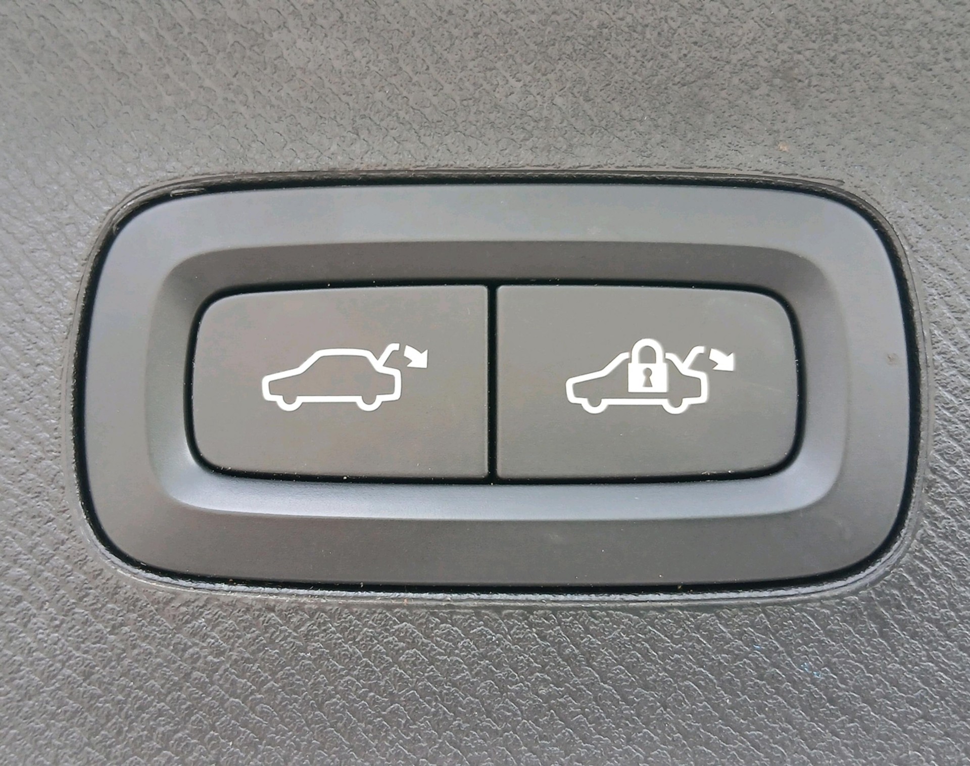 VOLVO XC40 P8 AWD Elec Pro-image-19