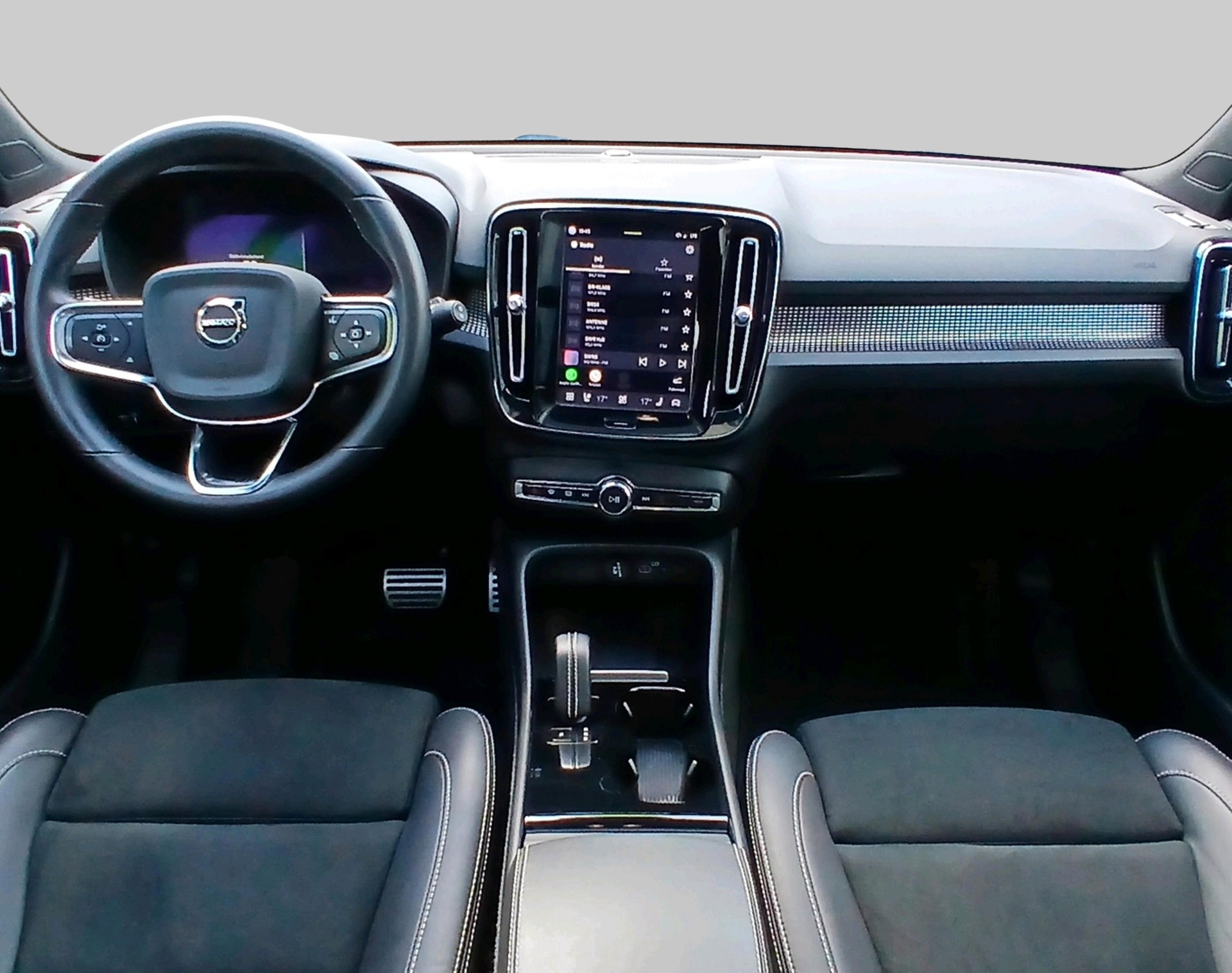 VOLVO XC40 P8 AWD Elec Pro-image-4