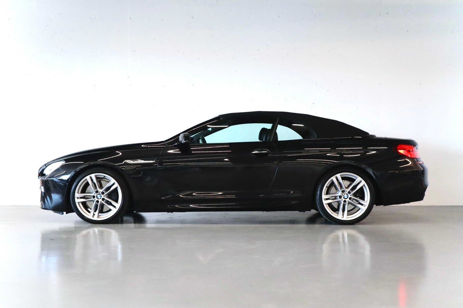BMW 650i Cabrio-image-3