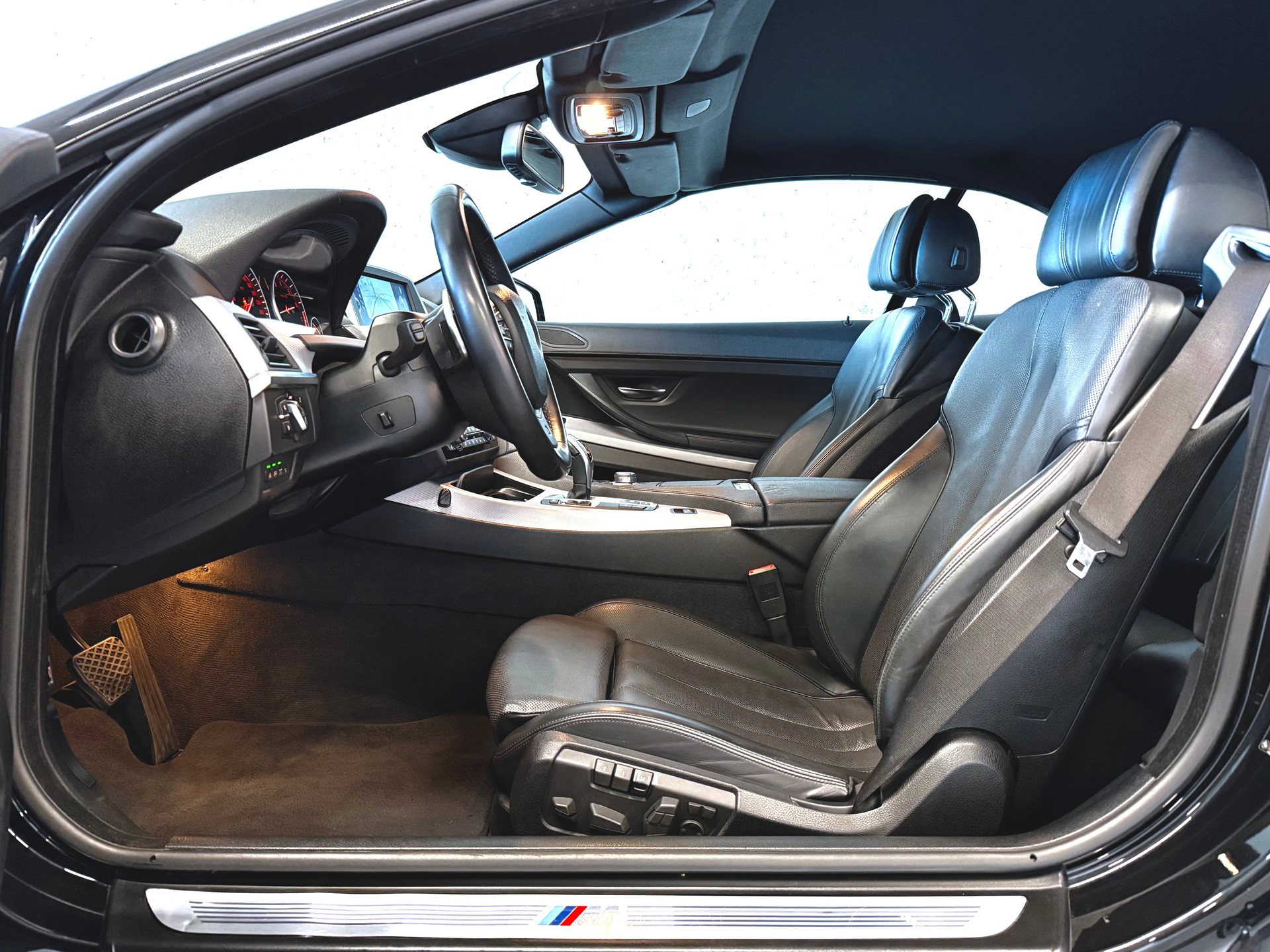 BMW 650i Cabrio-image-8