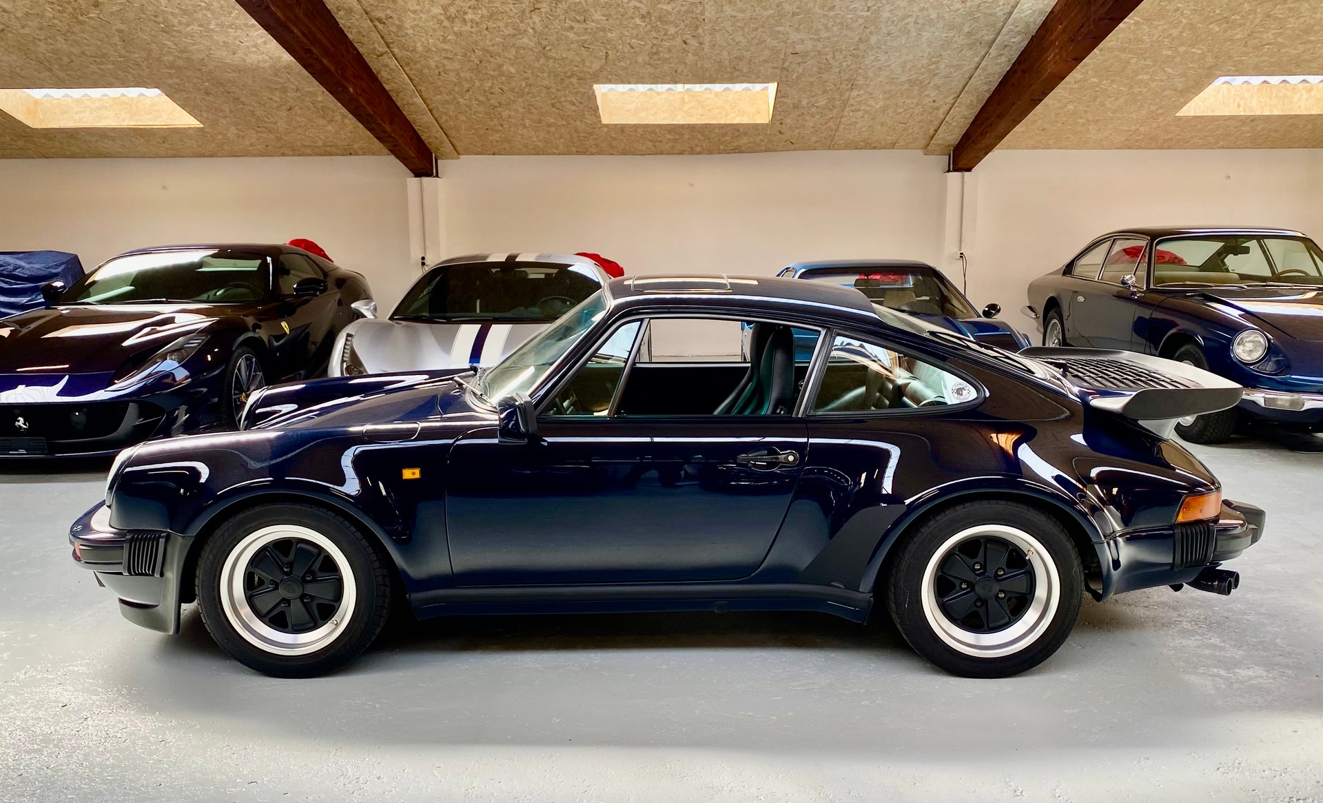 PORSCHE 930 turbo 3.3-image-1